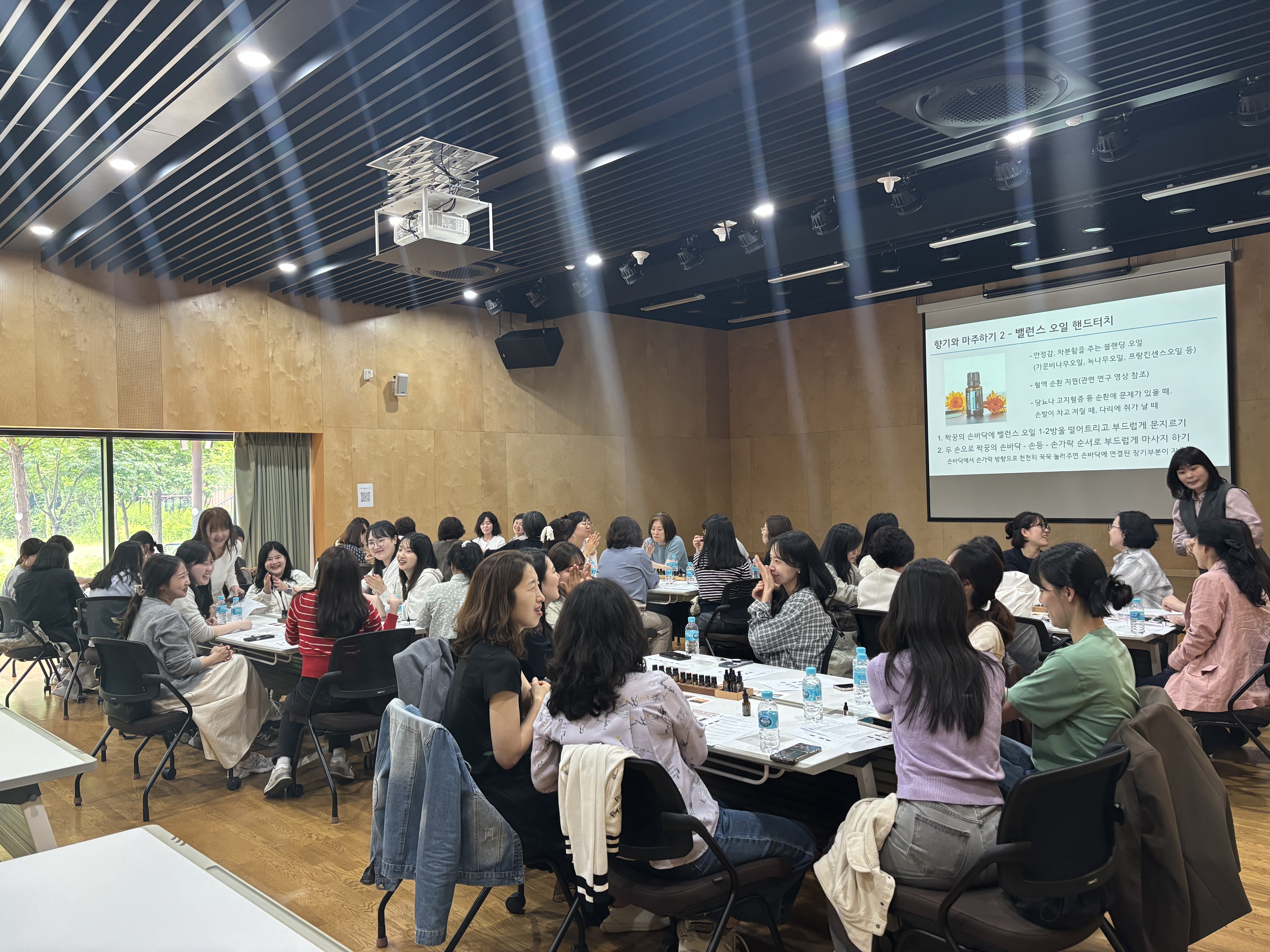 “교사 행복이 곧 학생 행복” 수원교육지원청, 통합학급 담임-특수교사 대상 ‘소통과 협력’ 힐링 연수 운영3 이미지