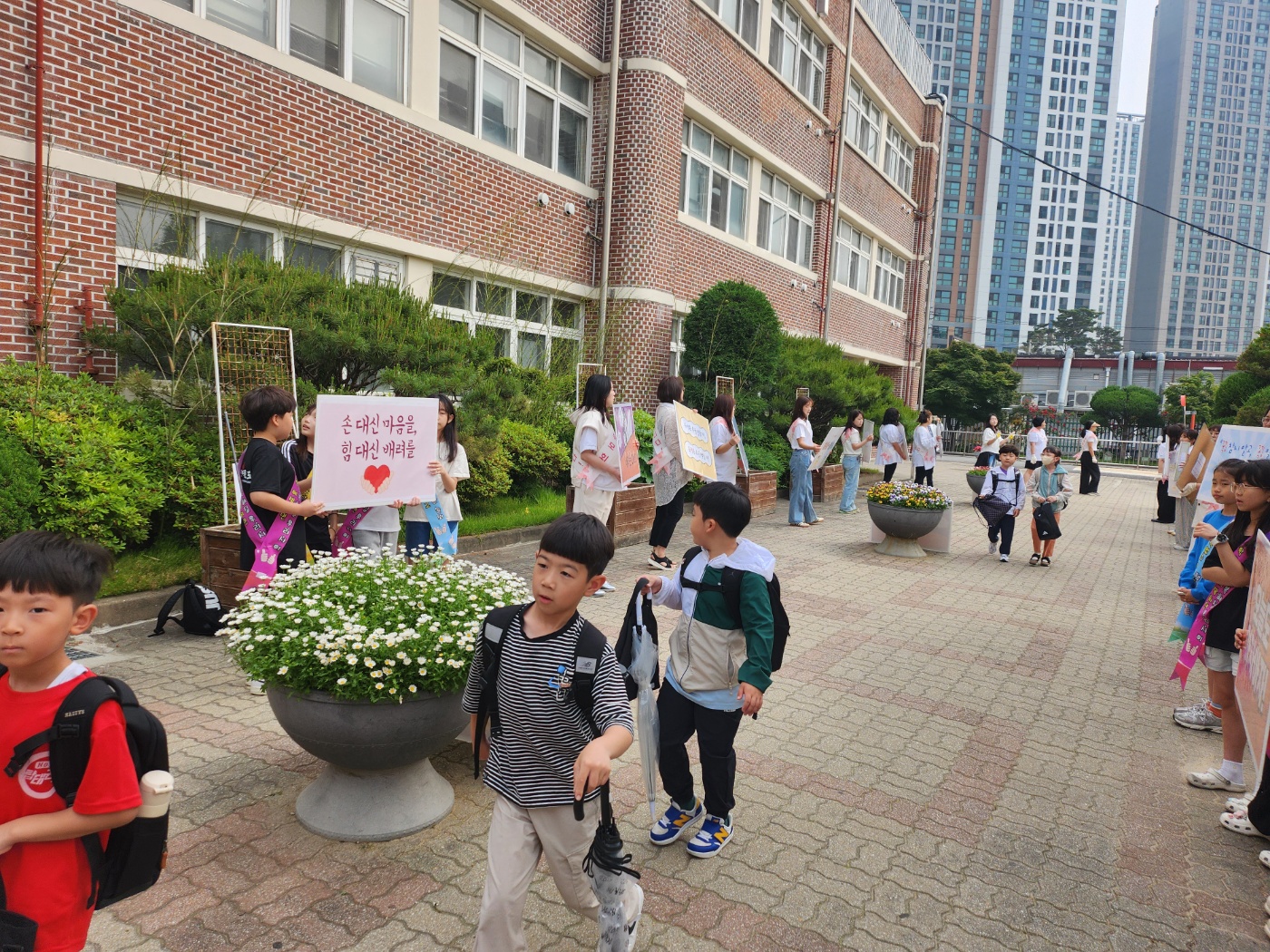 의정부 솔뫼초, 학교폭력 예방 위한 학부모 캠페인 실시2 이미지