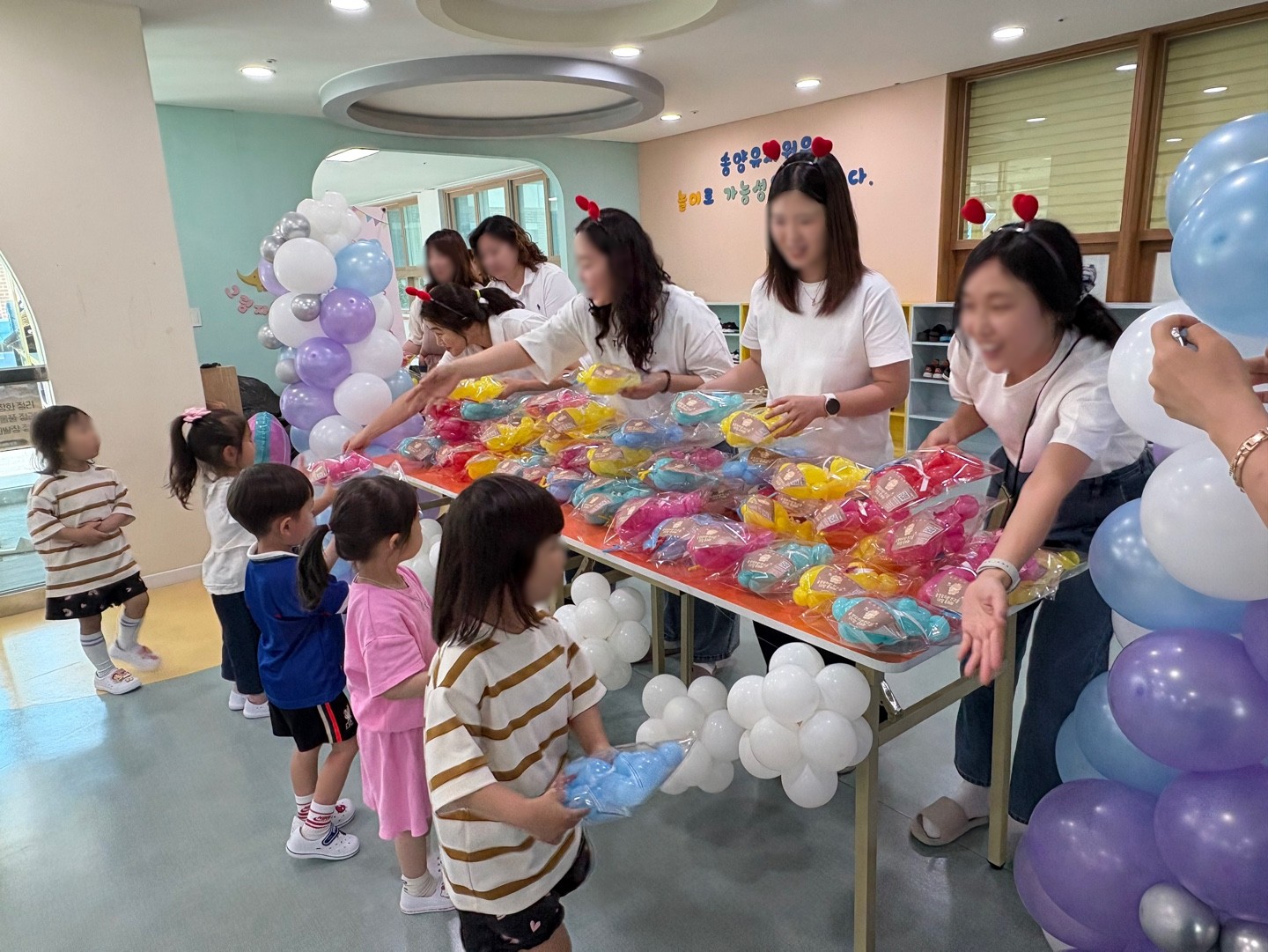 의정부 송양유치원 학부모회, 입학 100일 기념   ‘오늘의 주인공은 바로 나’행복한 등원맞이로 하루 출발2 이미지