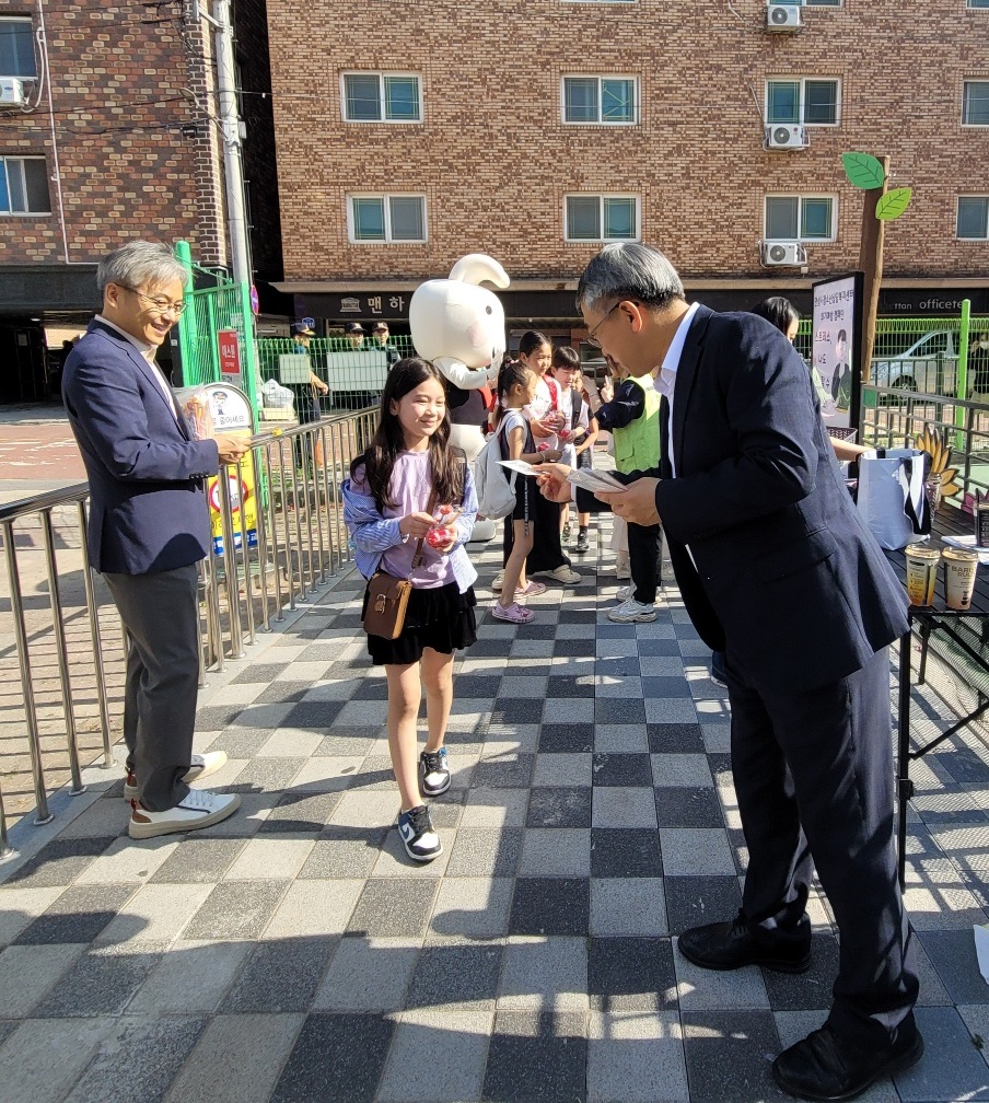 경기도안성교육지원청,  지역 유관 기관과 함께하는‘학교폭력예방캠페인’전개3 이미지