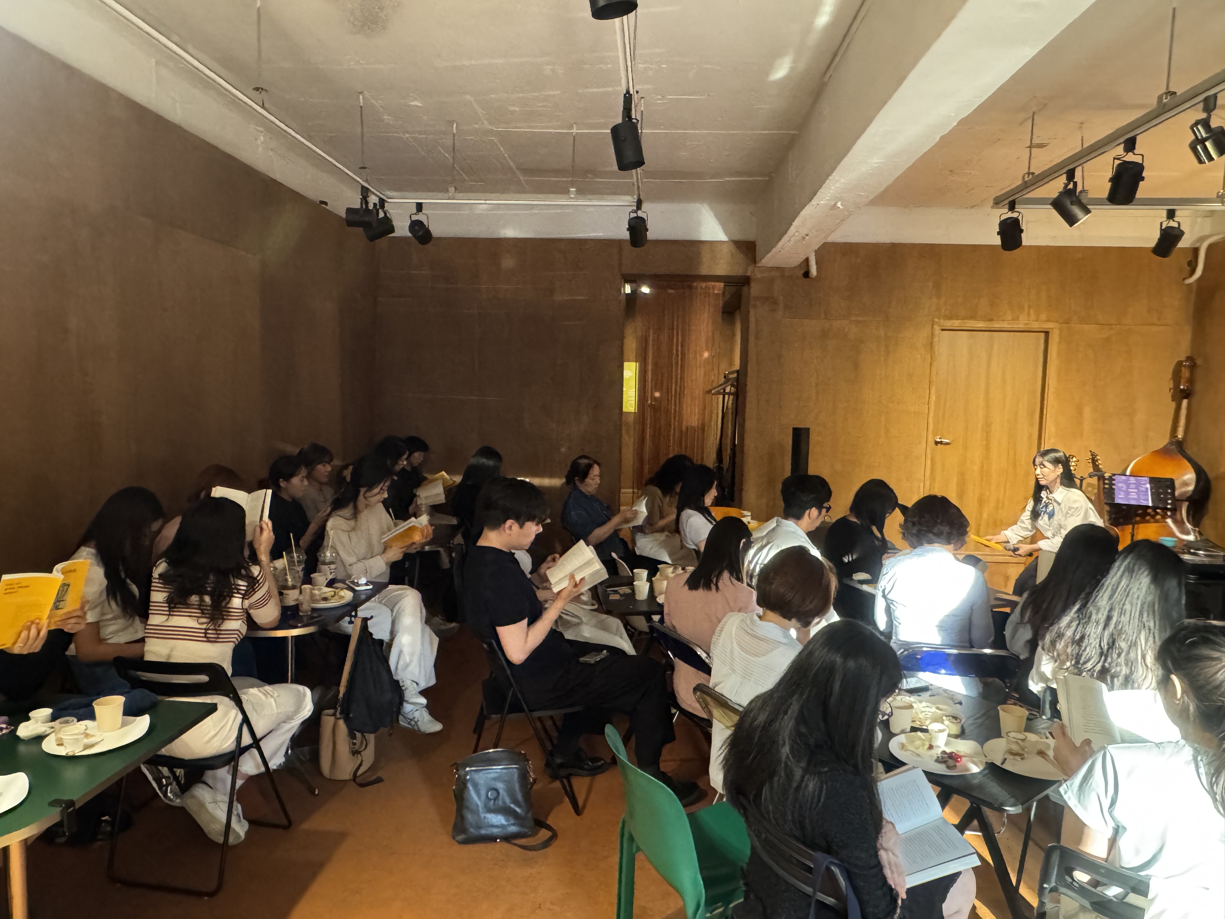 “감각을 깨우는 독서” 수원교육지원청, 중등 교사 대상 <심야책多방> 연수 마무리5 이미지
