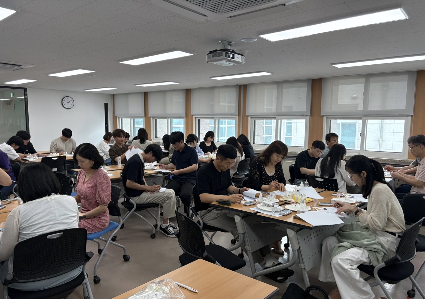 가평교육지원청, 신규 공무원 위한 멘토링 연수 개최  “신규지방공무원의 꿈을 키우며  가평의 향기를 묻히다.”4 이미지