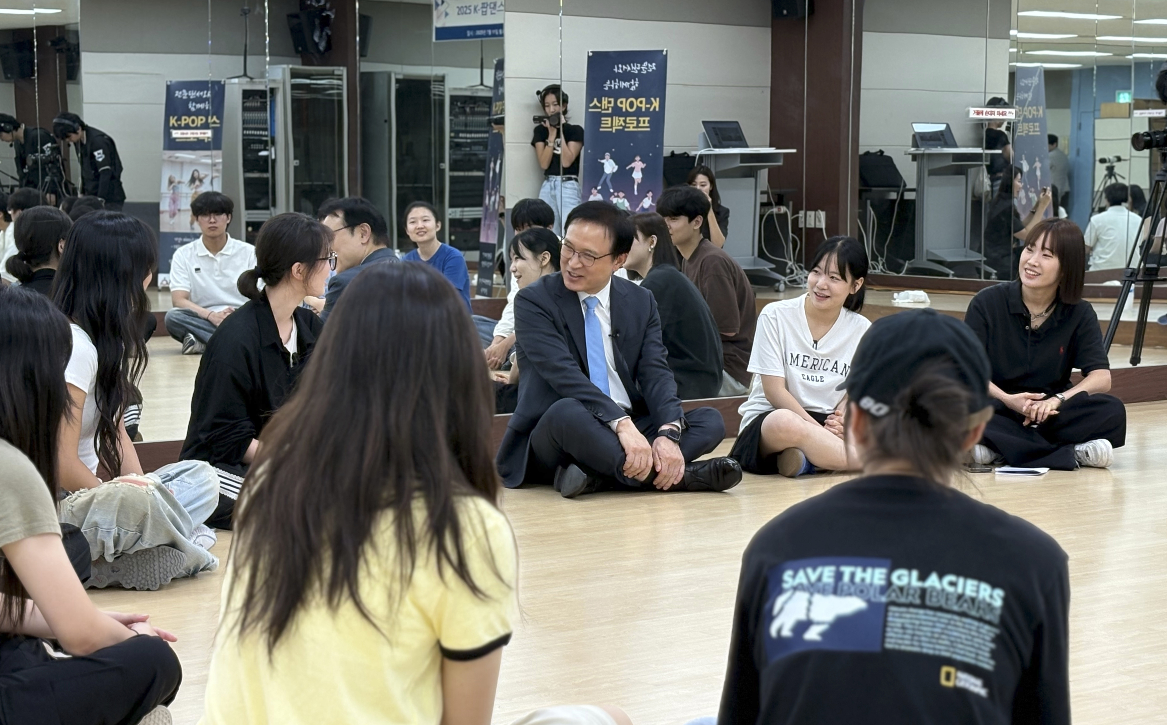 ‘스우파2’ 하리무·BTS 댄서와 함께 춤을? 임태희 교육감, ‘K팝 경기공유학교’ 찾아2 이미지