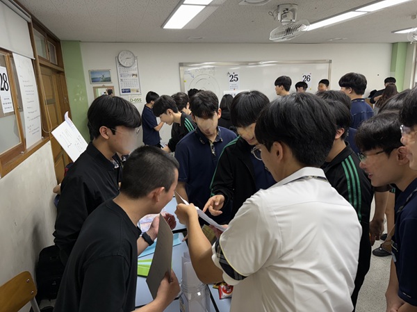 양주 덕현고등학교, ‘북적북적’ 프로젝트  책장을 넘기며 미래를 그리다4 이미지