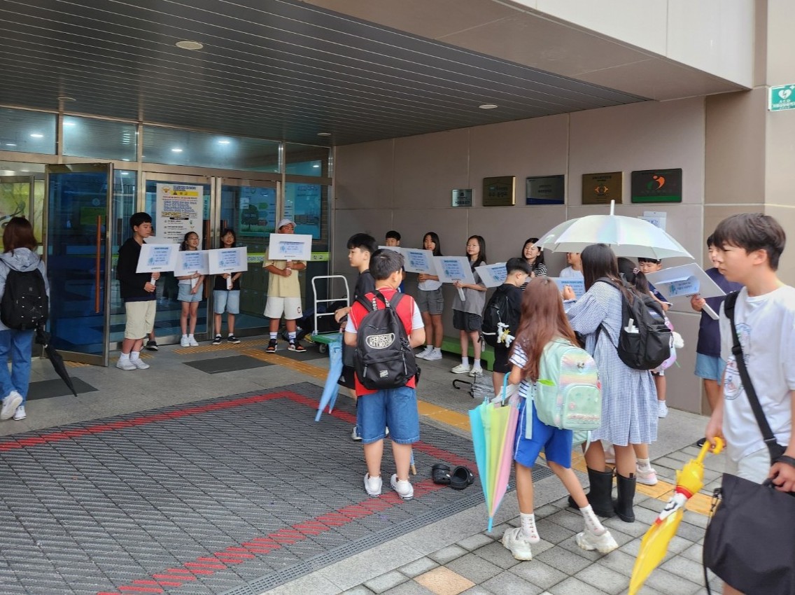 양주 옥정초등학교, 자전거 안전 수칙 캠페인 통한  생활 속 안전교육 강화2 이미지
