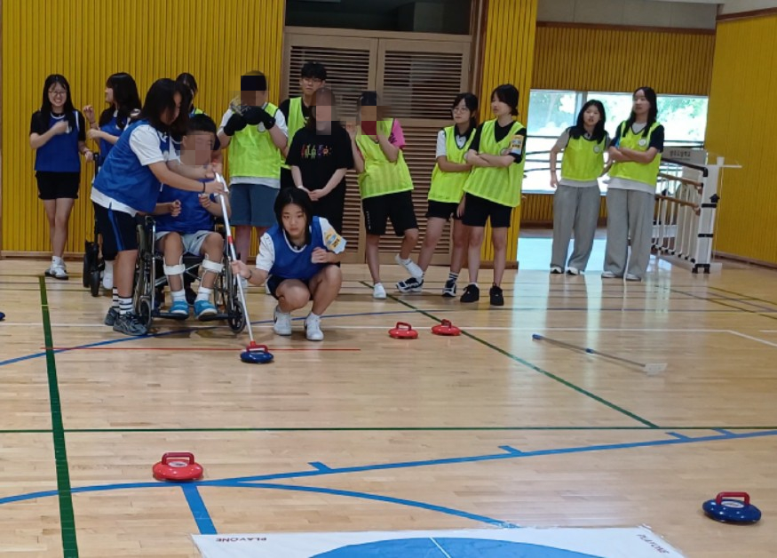 양주 고암중학교 보건동아리, 요양원 어르신·장애학생과 다름을 넘는 공감 교류5 이미지