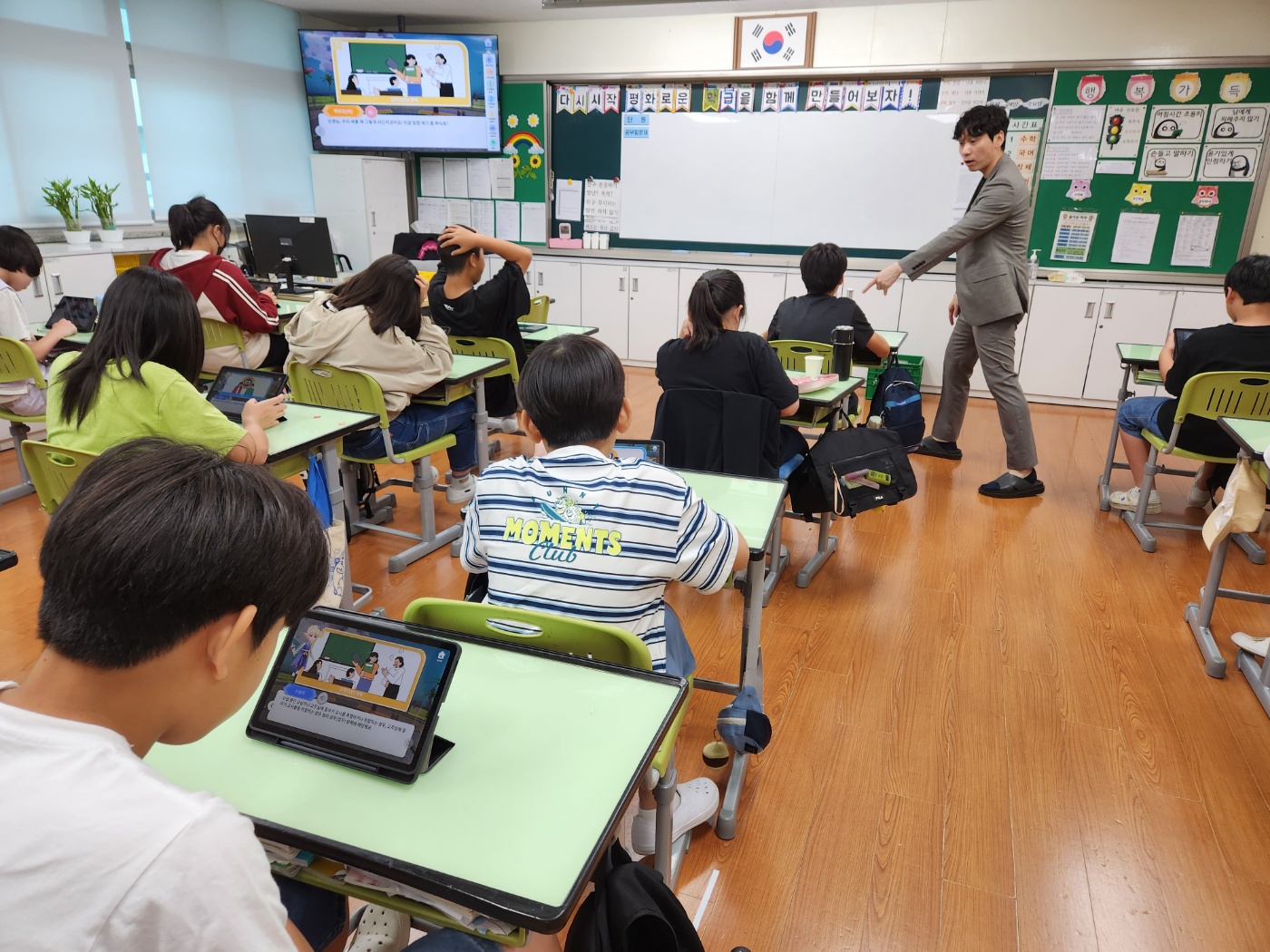 "가상 현실에서 배우는 현실의 가치" 수원교육지원청, 메타버스 기반 교육활동 침해 예방교육 실시2 이미지