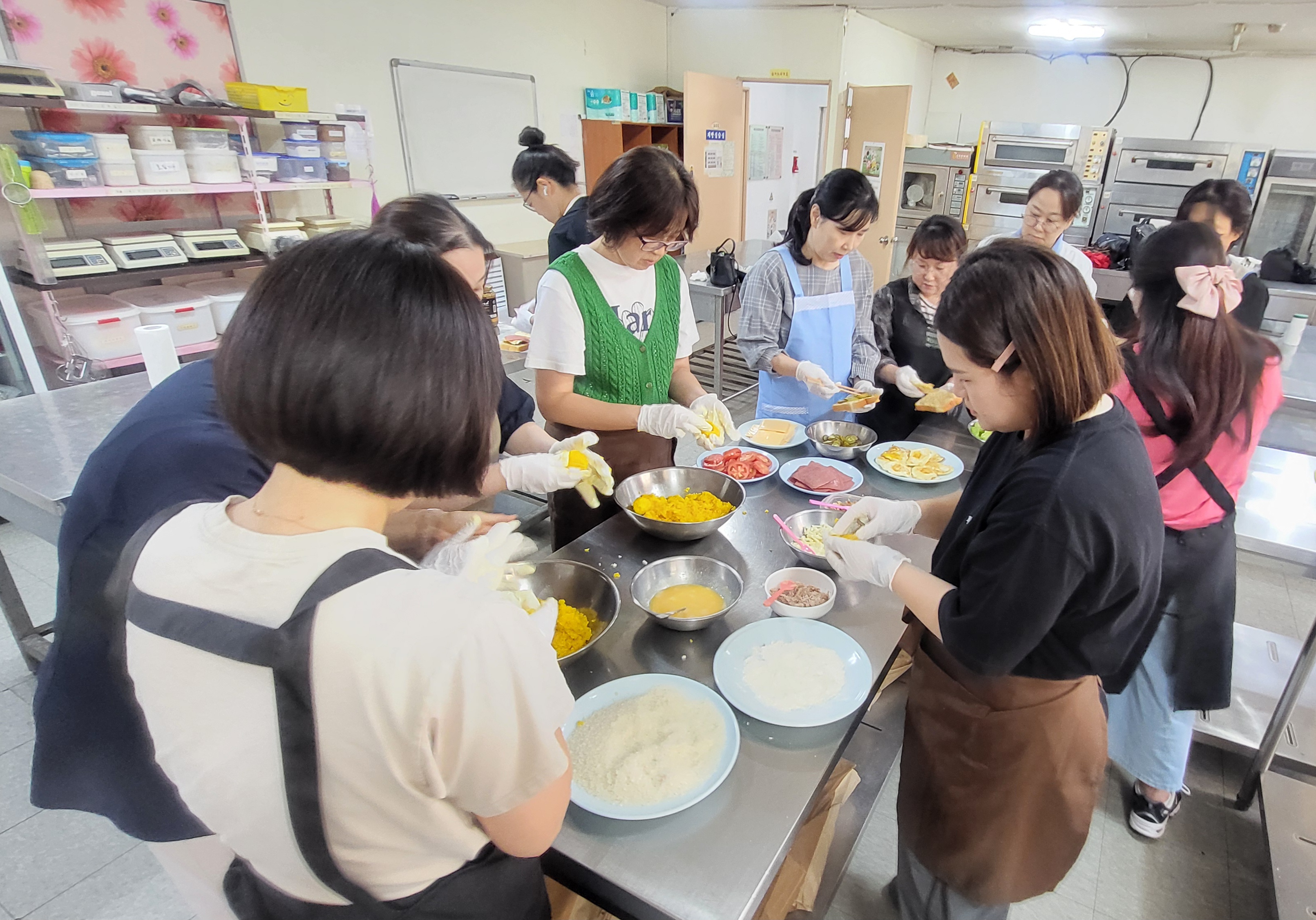 이천교육지원청, 자율선택급식 운영학교 대상 지역 식재료를 활용한 요리 연수 진행2 이미지