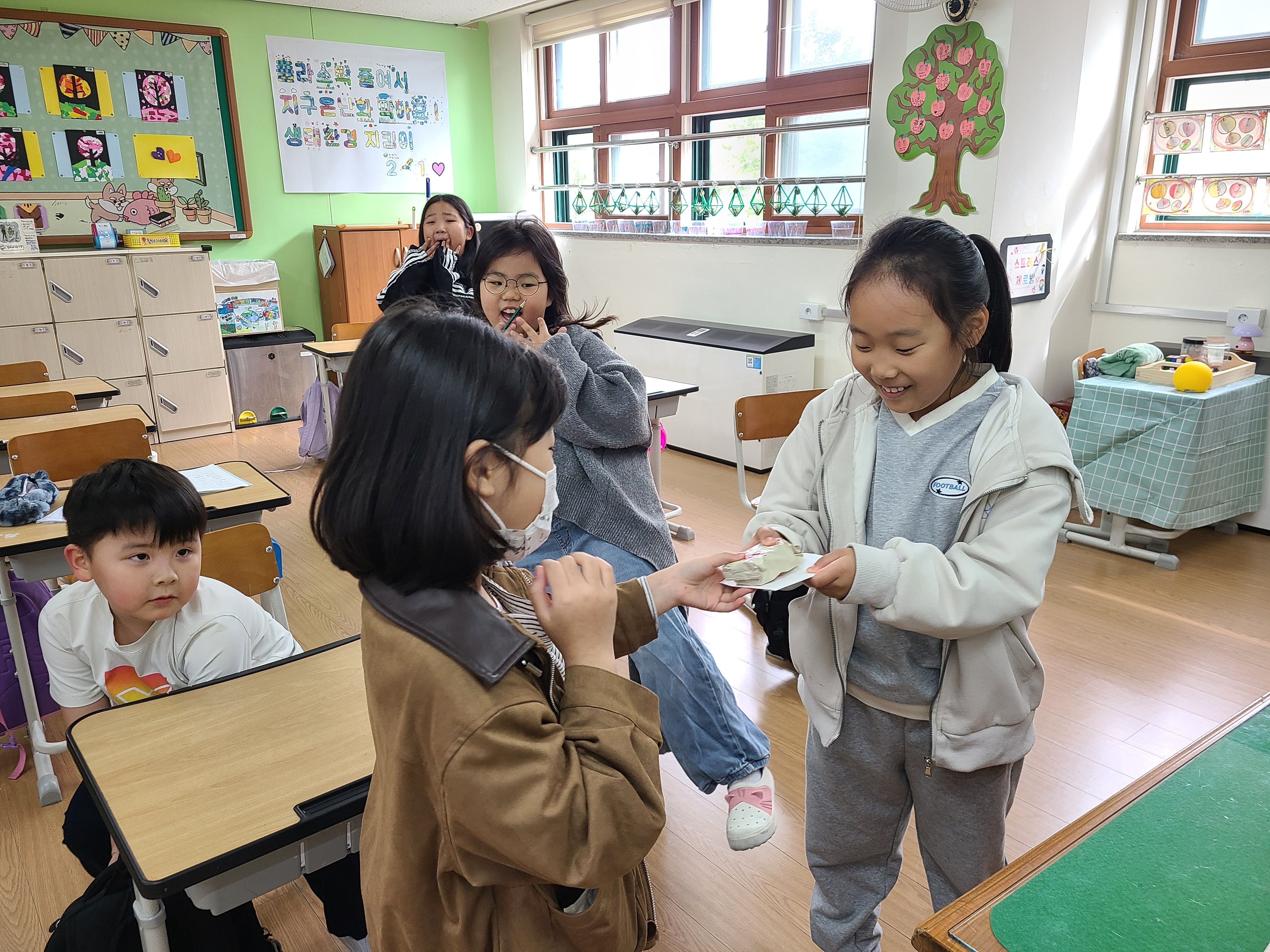 양주 신지초등학교, 애플데이 맞아 마음을 전하며 이해하고 존중하는 학교문화 만들어요!4 이미지