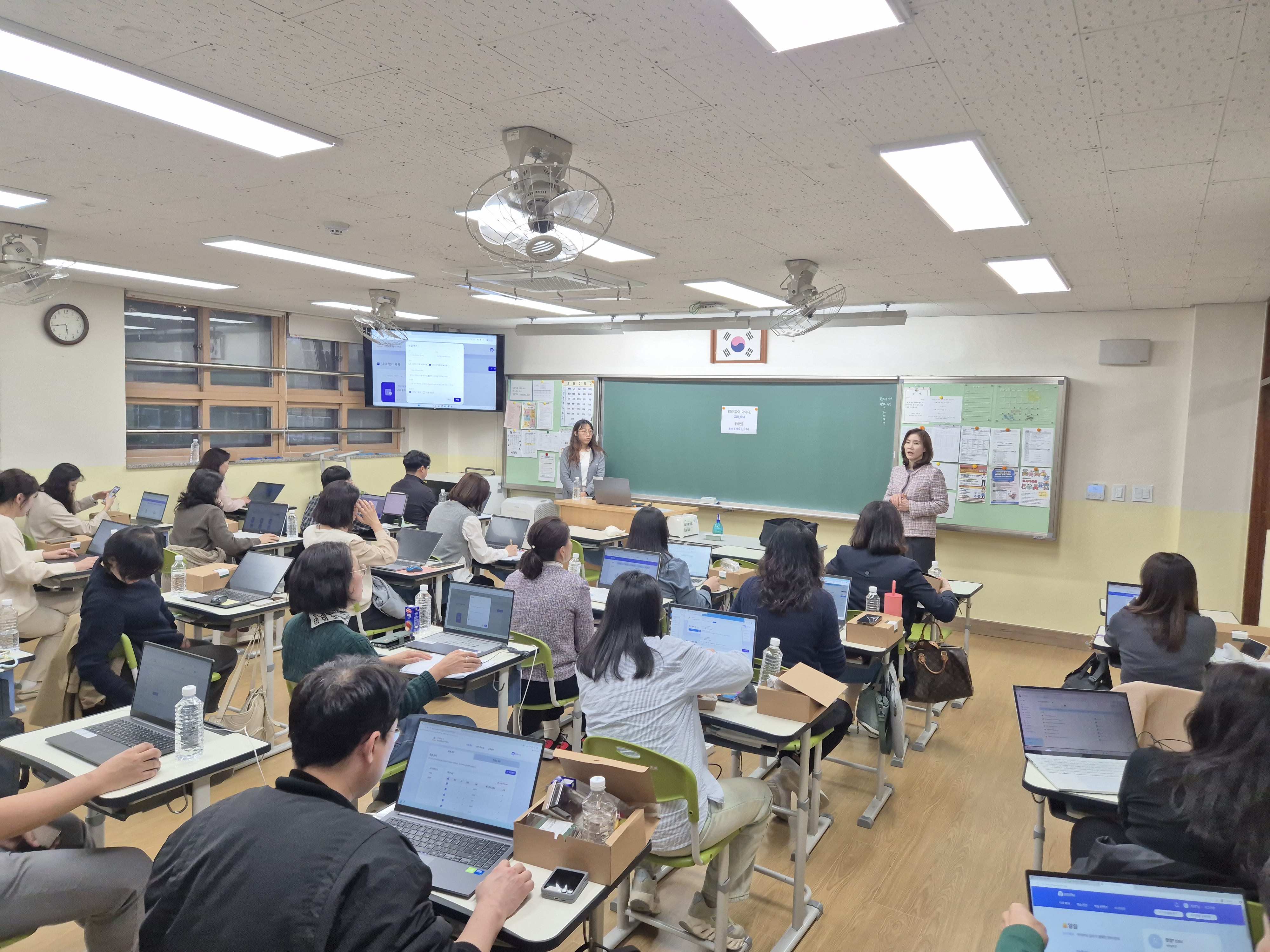 “학생 성장은 높이고, 교사 부담은 낮추는 하이러닝 AI 서논술형 평가” 수원교육지원청, 서논술형 평가 직무연수 운영3 이미지