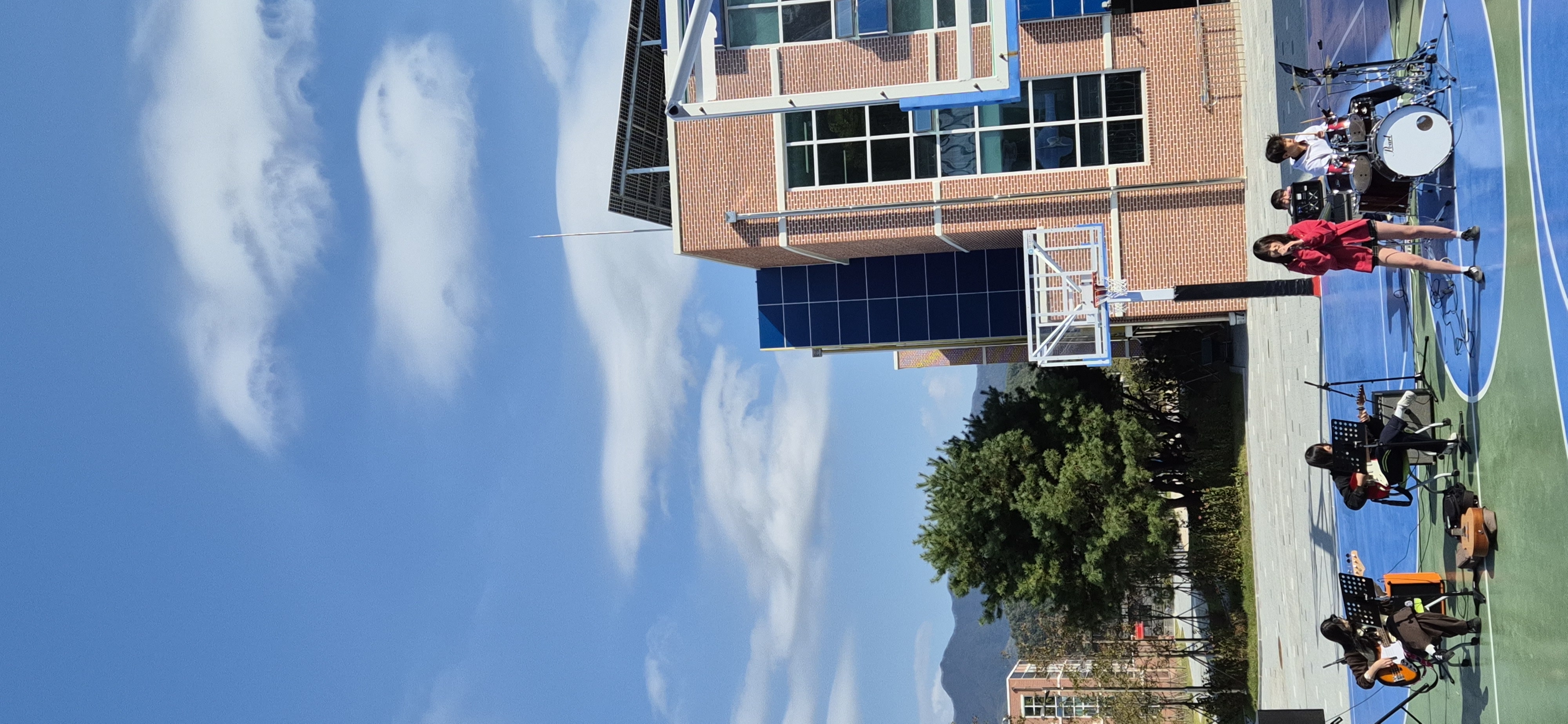 "점심시간이 기다려진다!” 조종중, 학생 자치 '버스킹 공연'으로 학교에 활력 불어넣어3 이미지