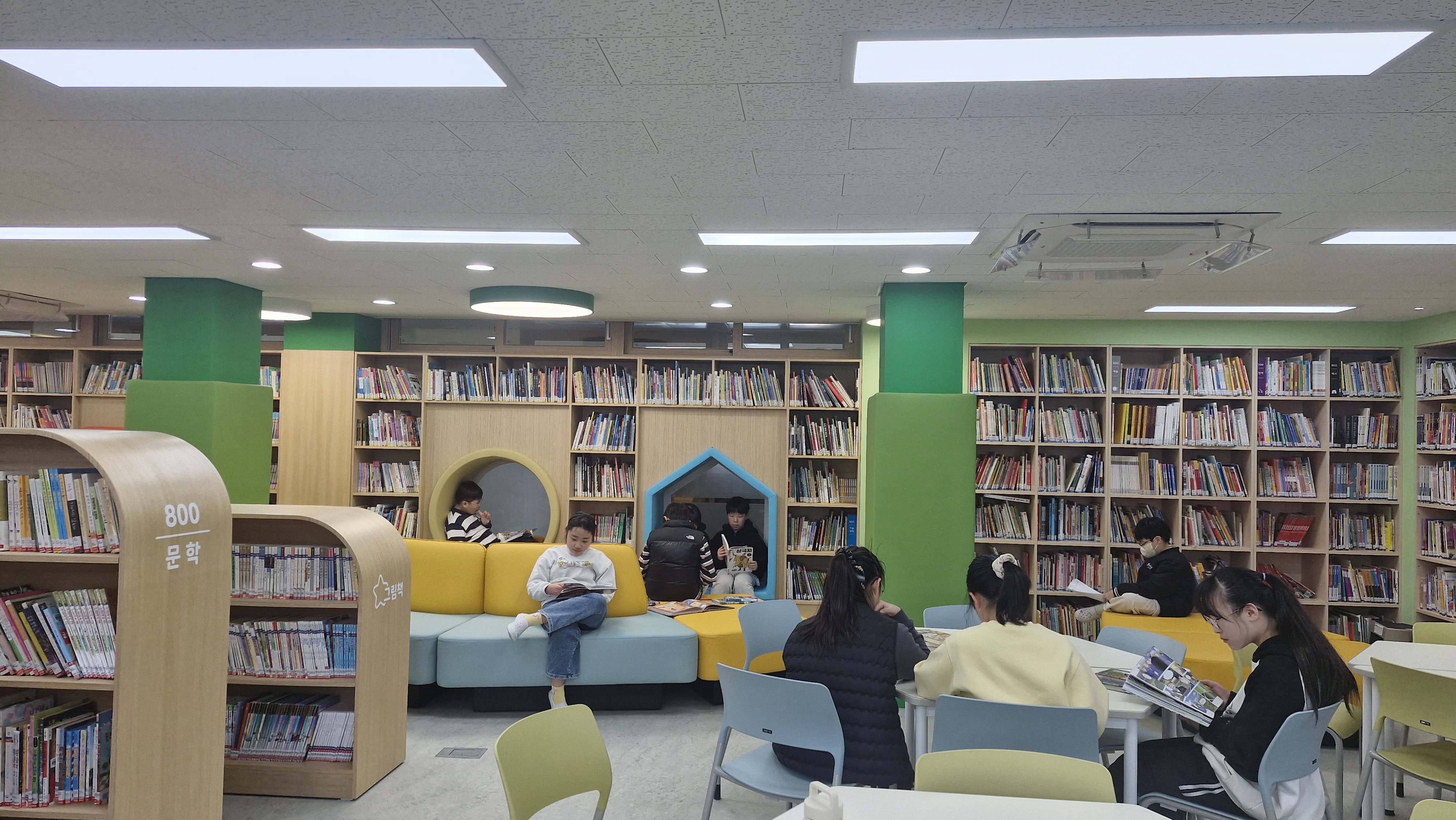  구미초·백현중, ‘학교도서관 새로고침’으로 미래형 복합문화공간 변신3 이미지