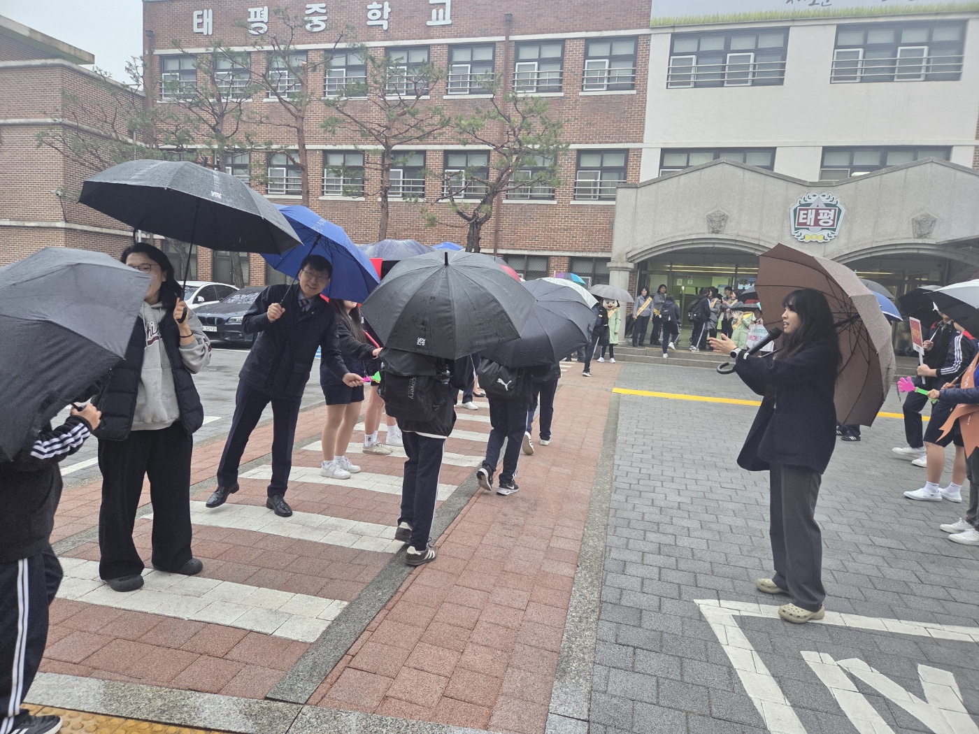 성남 태평중, 학교폭력 예방 ‘SPO와 함께 하는 행복한 등굣길’캠페인 실시2 이미지