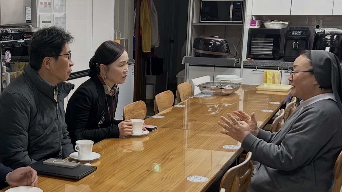 수원교육지원청, 설 명절 맞아 소외계층에 온정 나눔3 이미지