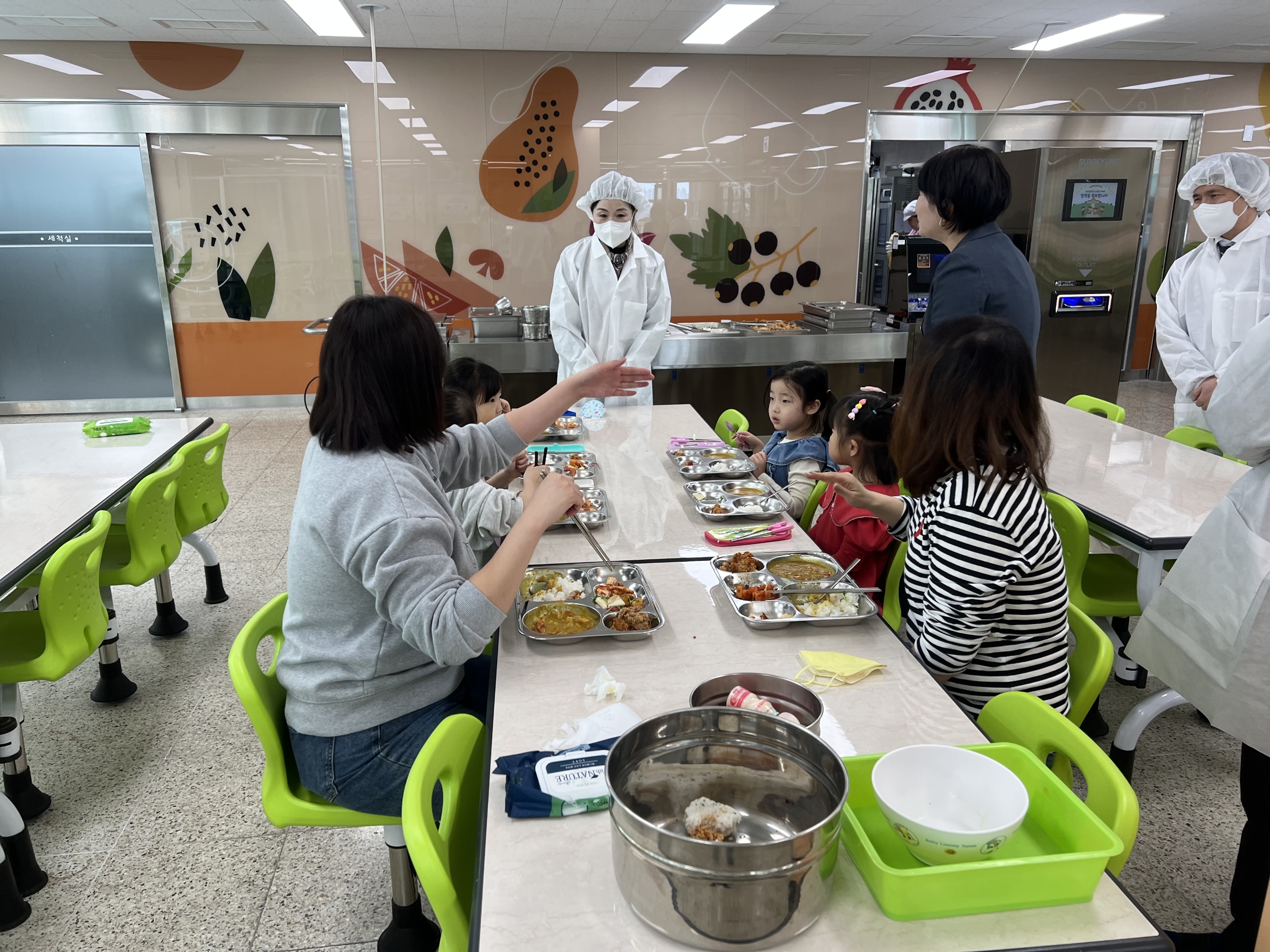 수원교육지원청, 신학기 맞이 간부공무원 특별 학교급식 위생점검 실시4 이미지