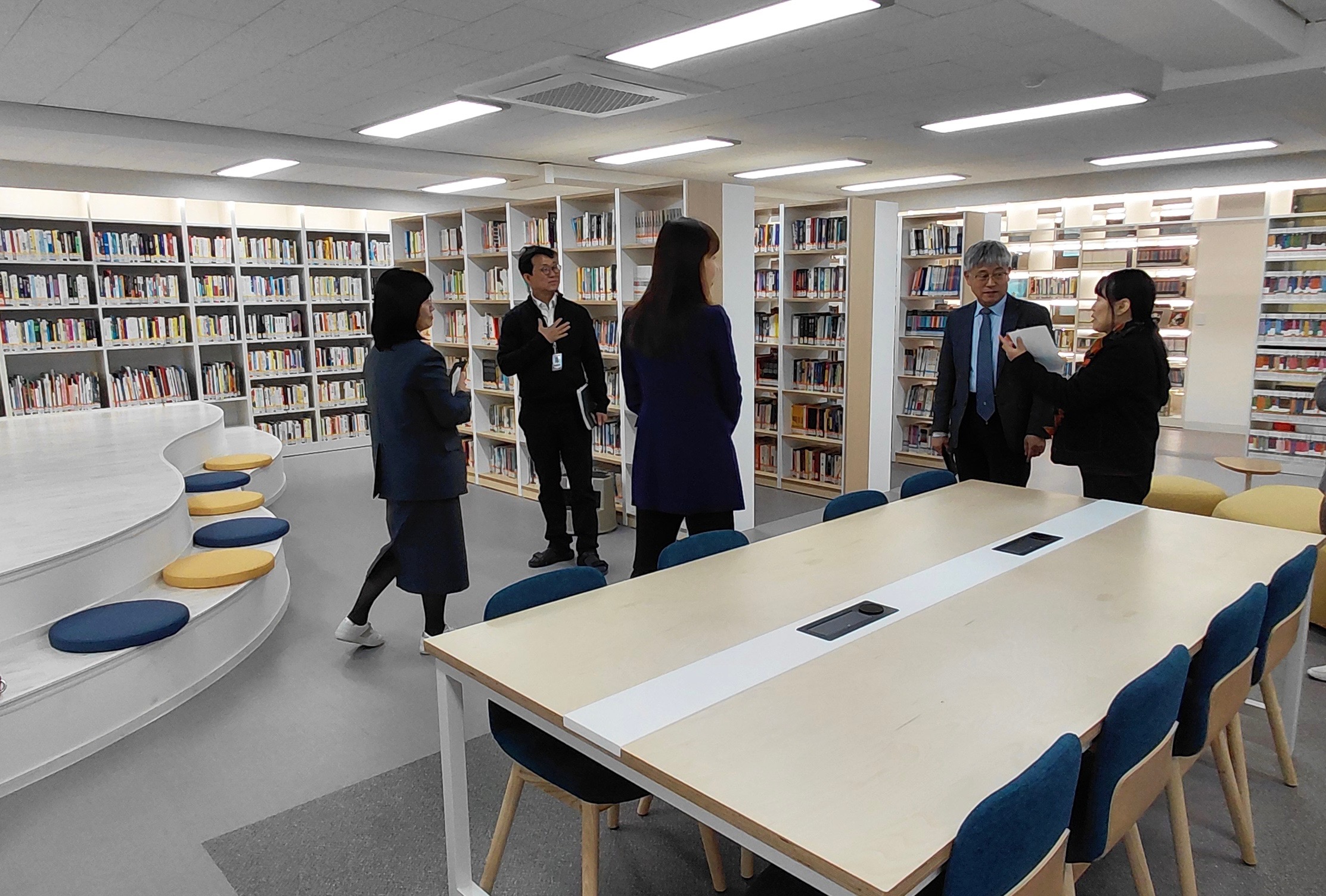  구미초·백현중, ‘학교도서관 새로고침’으로 미래형 복합문화공간 변신5 이미지