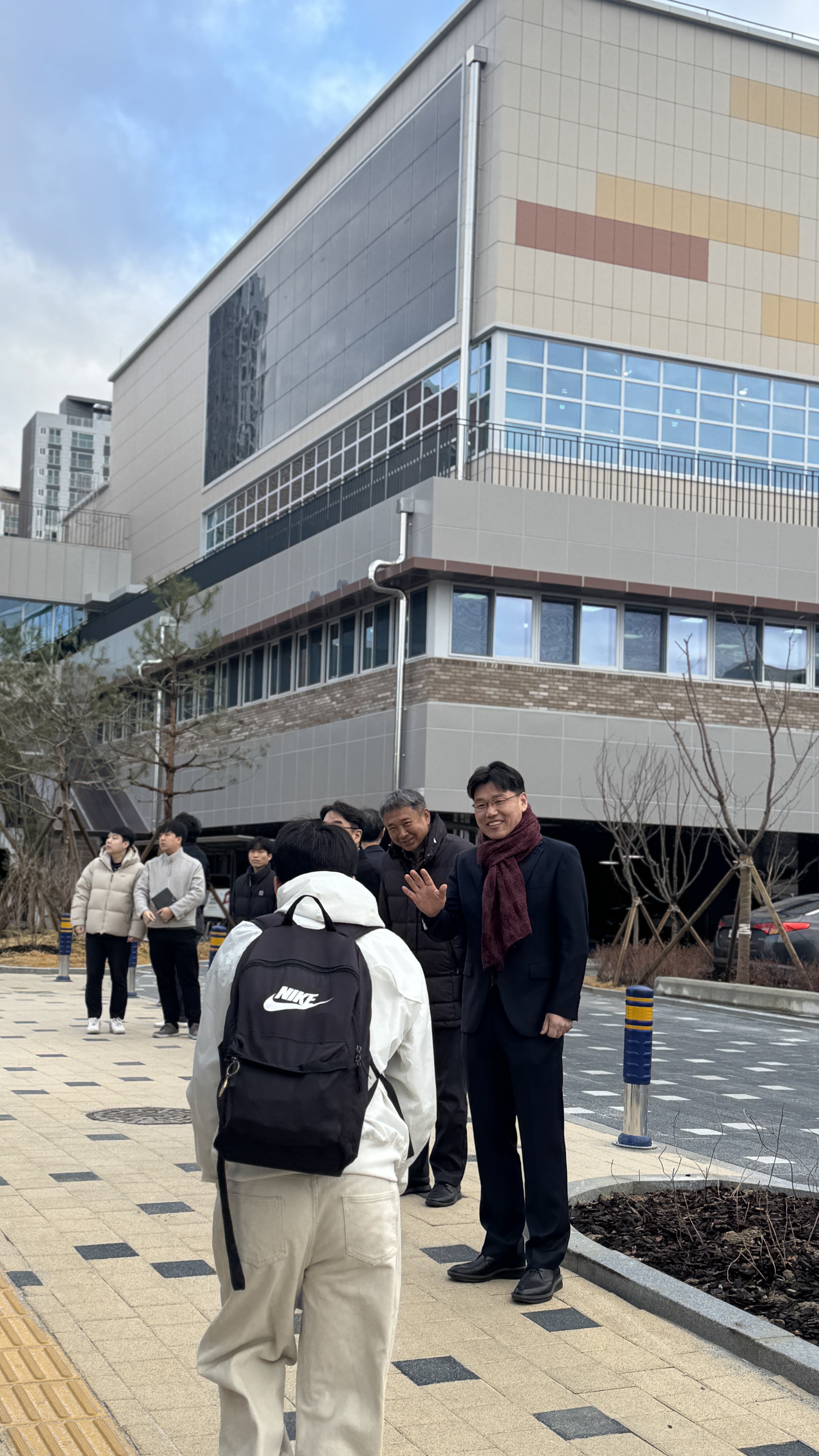 새 출발을 함께하다!​ 평택교육지원청, 개교학교 첫 아침맞이 및 등교지원 나서2 이미지