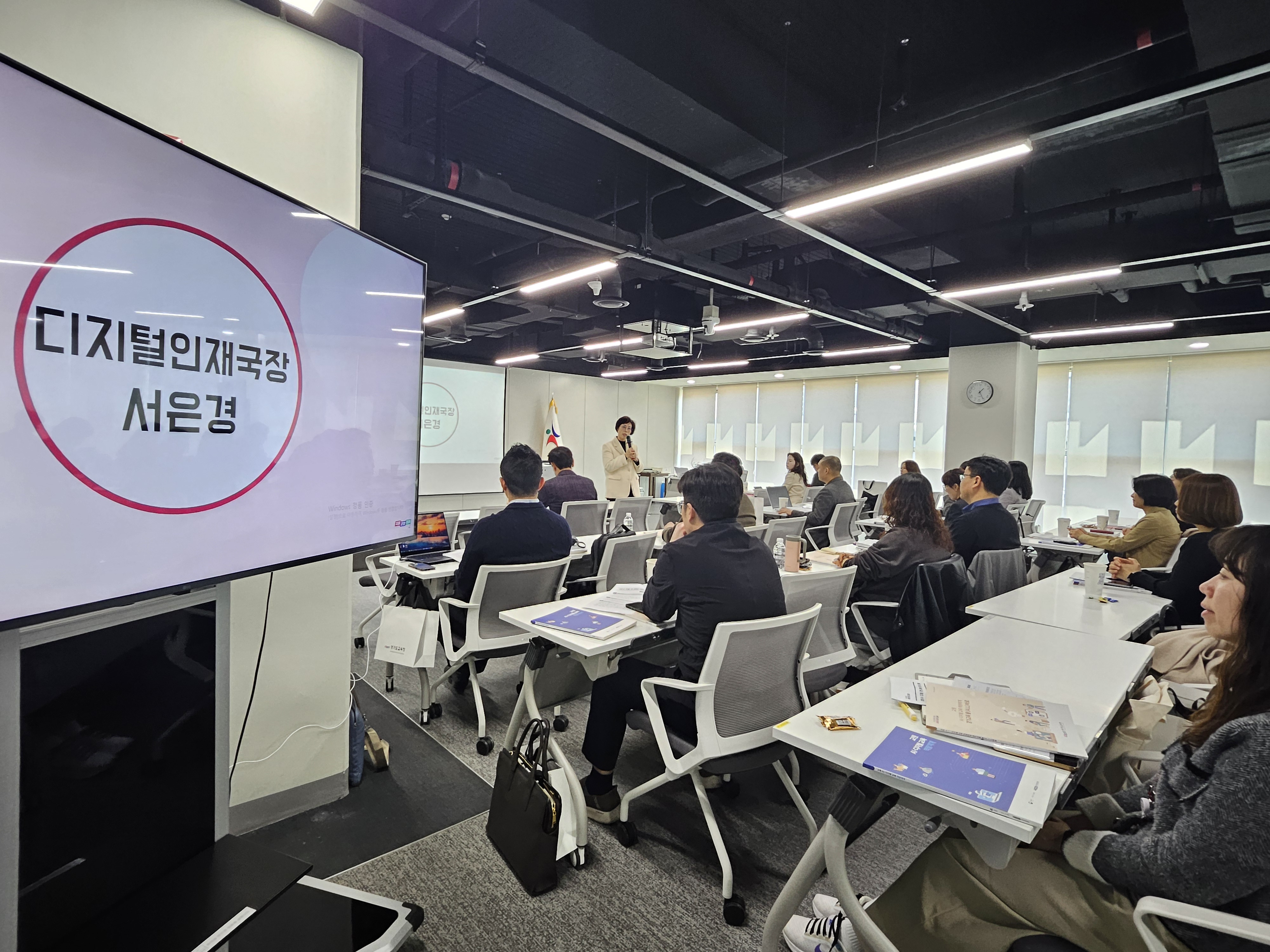 경기도교육청, 인공지능(AI)·디지털 교원 역량체계 기반 연수 본격 추진2 이미지