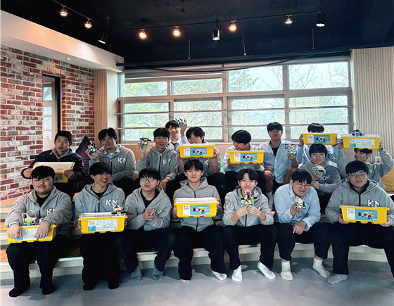 고교 교실이 곧 R&D 센터… 경민IT고, ‘준-경력자’육성하는 하이엔드 캡스톤 디자인 수업 가동2 이미지