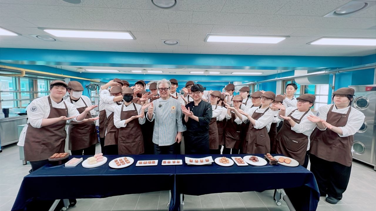 명장의 손끝에서 배우는 케이(K) 디저트 수업, 경기 직업계고 실무 중심 교육 확산5 이미지