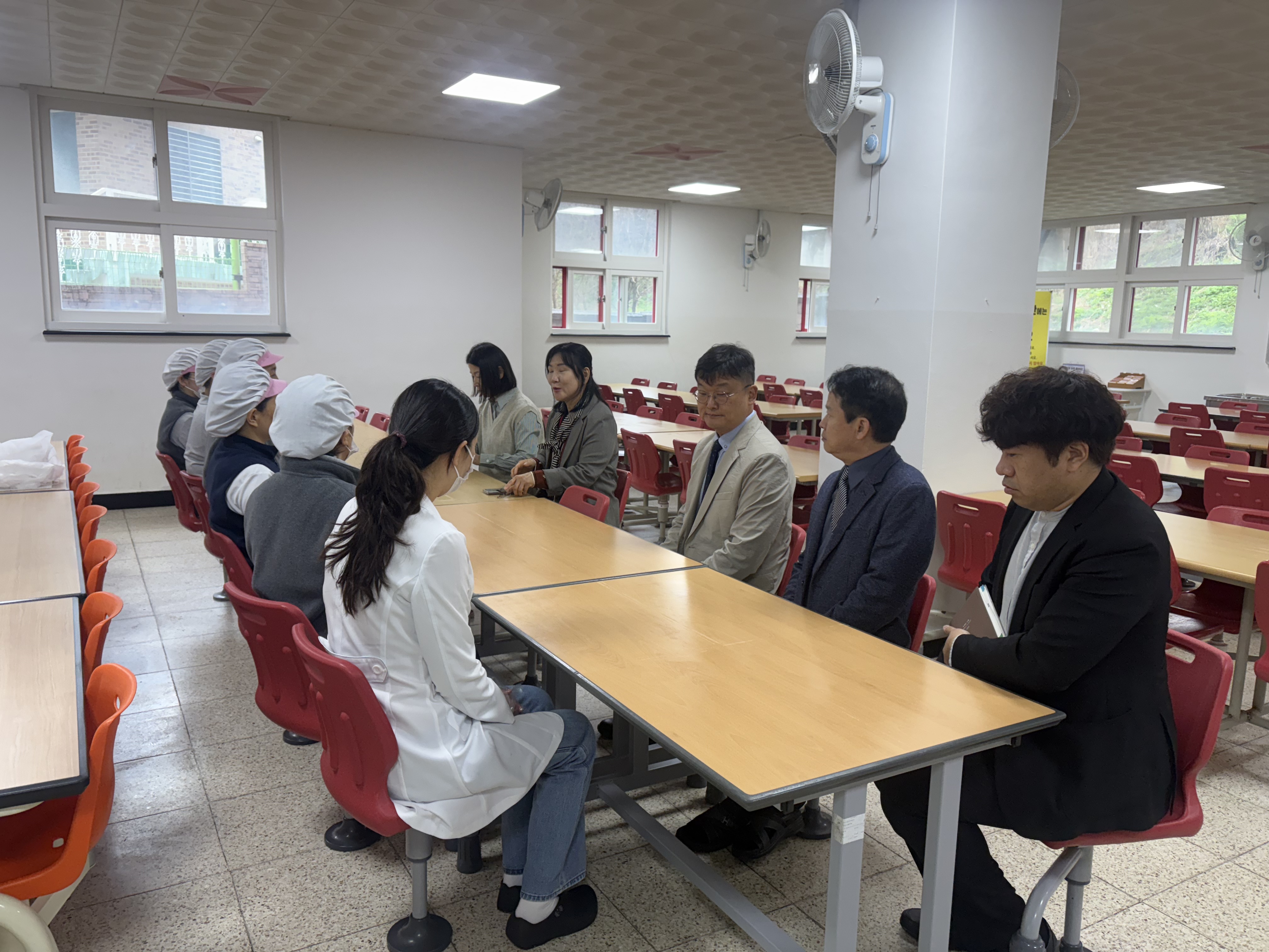 “아이들의 건강한 한끼, 직접 챙깁니다” 양평교육지원청 교육장, 학교급식 특별점검 실시3 이미지