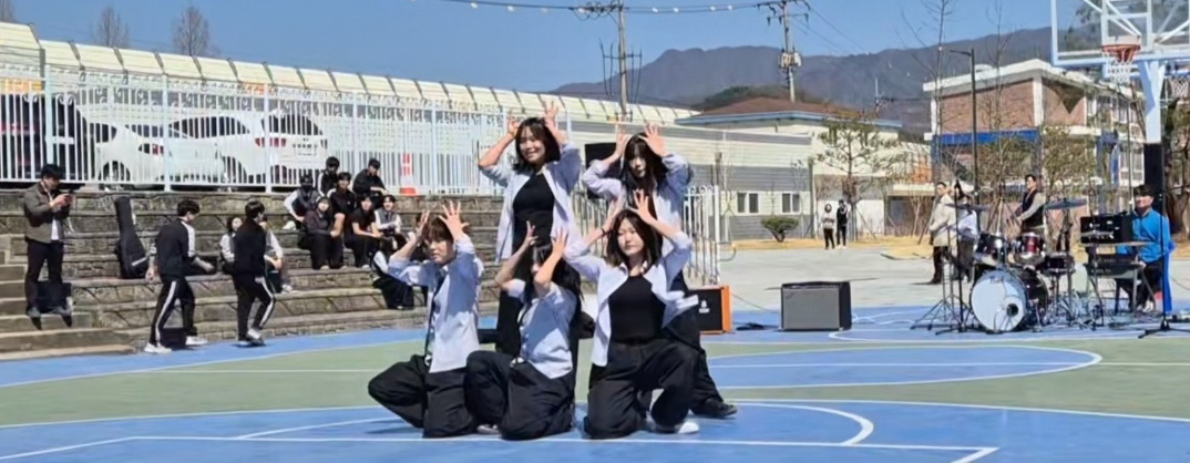 “공부도, 열정도, 끼도 만점”... 조종고, ‘봄날의 버스킹’펼쳐3 이미지