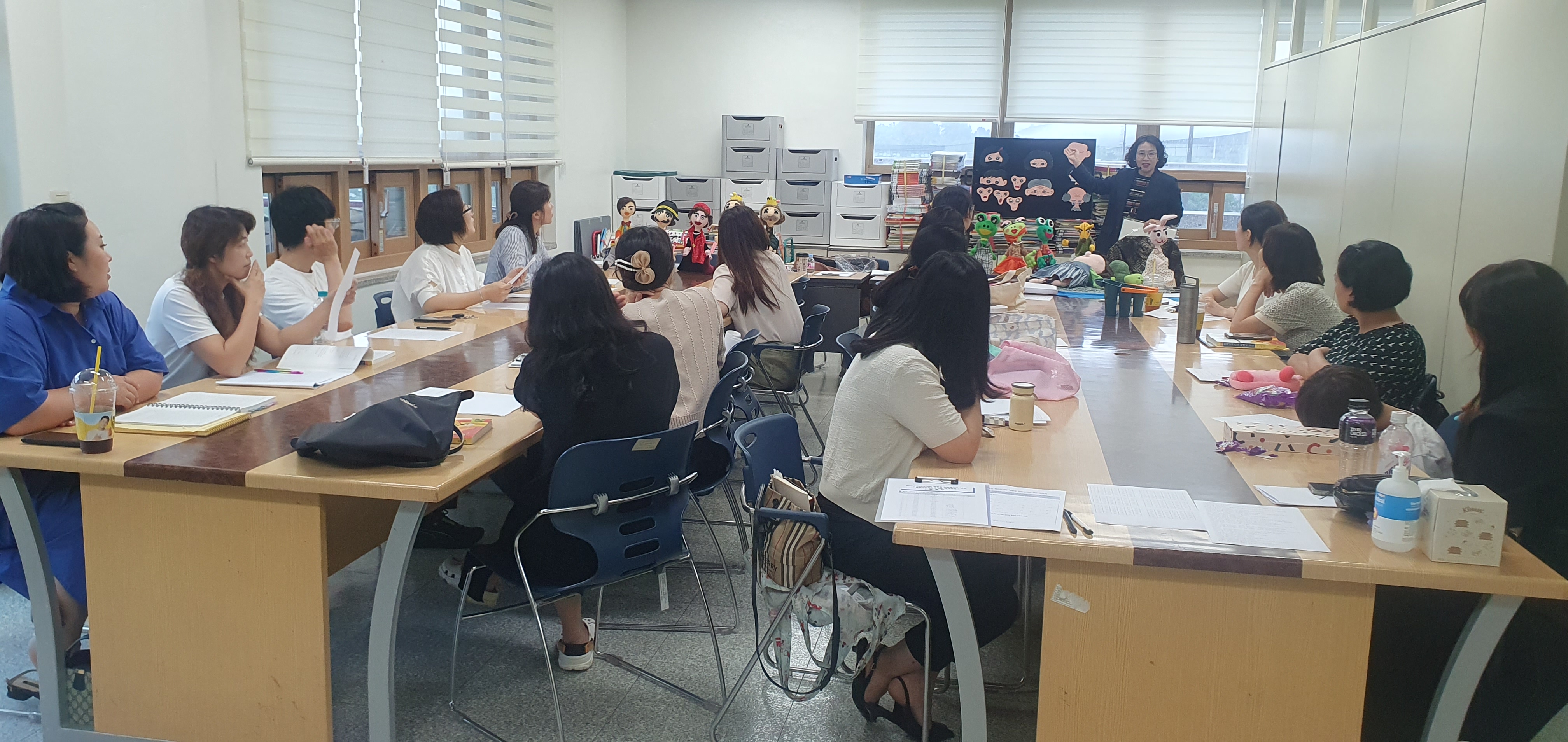 화성‧오산 학부모 대상 ‘동화구연지도사 및 인형극 제작’ 연수 운영1 이미지
