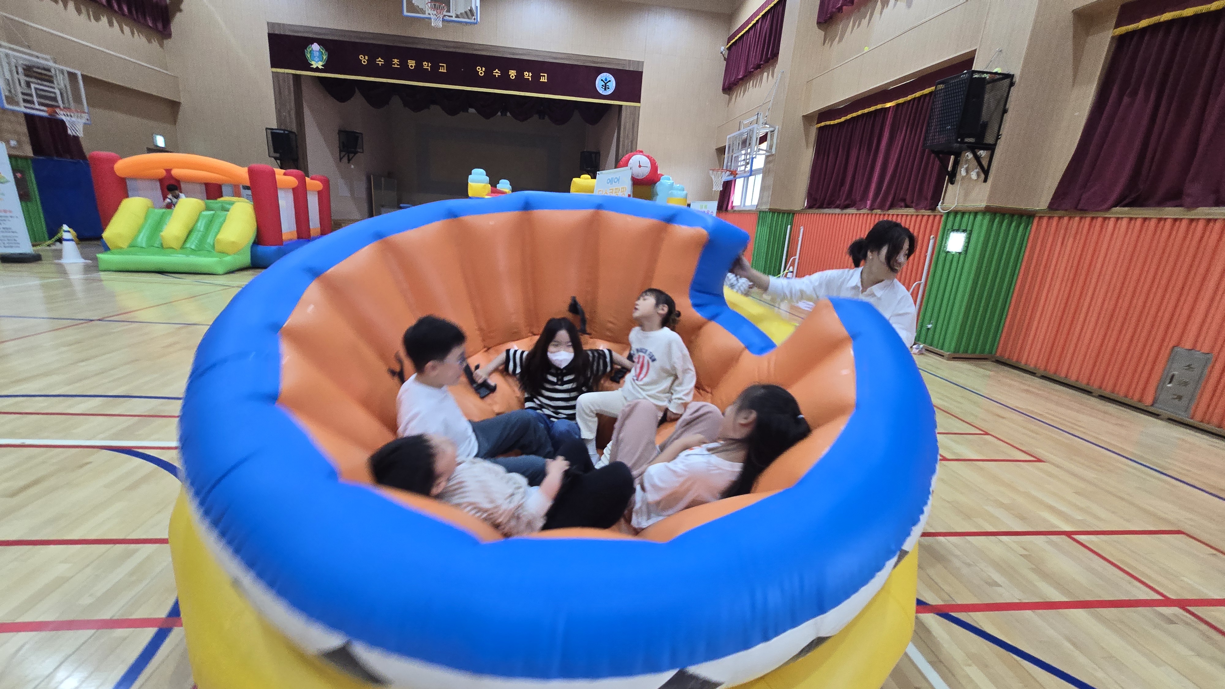 웃음꽃 핀‘에어바운스 놀이터’… 유·초 이음교육 실천한 양평 양수초4 이미지