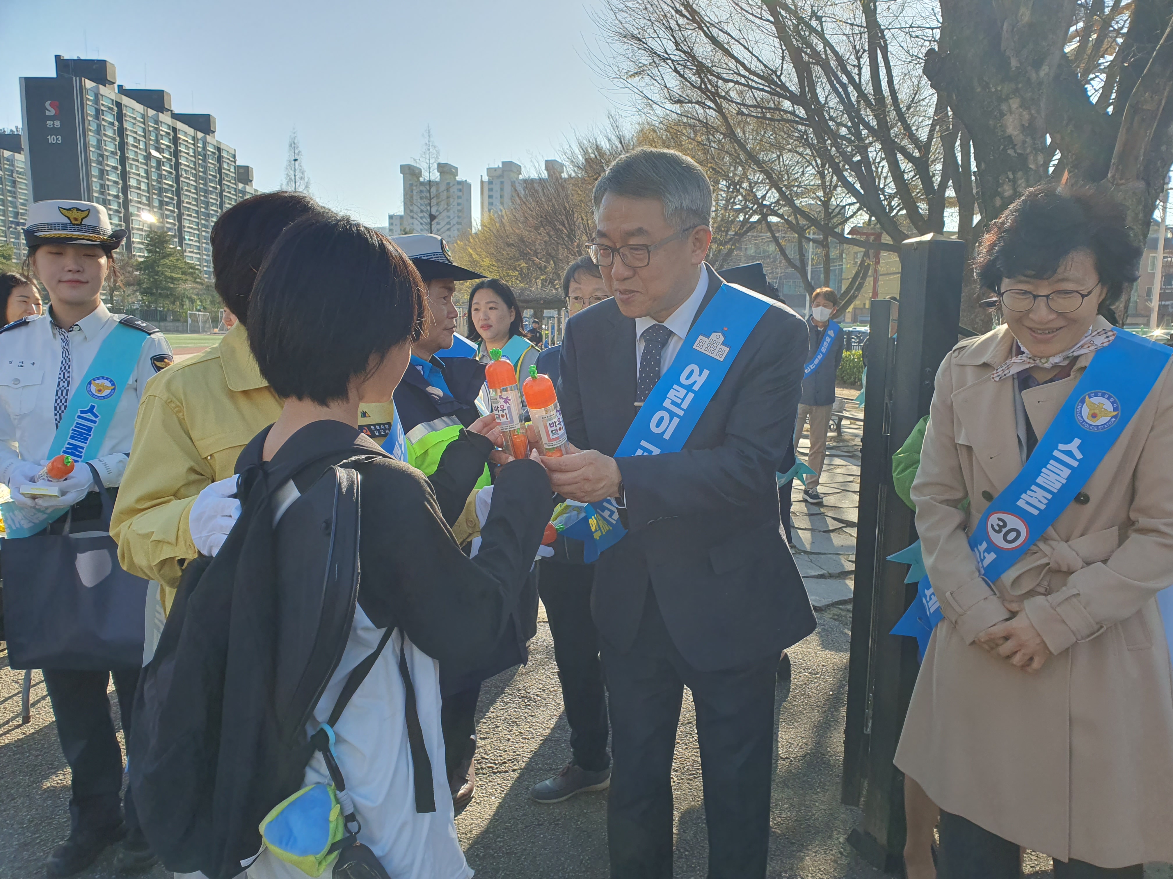 경기도안성교육지원청, 유관기관 합동 어린이 교통안전 캠페인 실시3 이미지