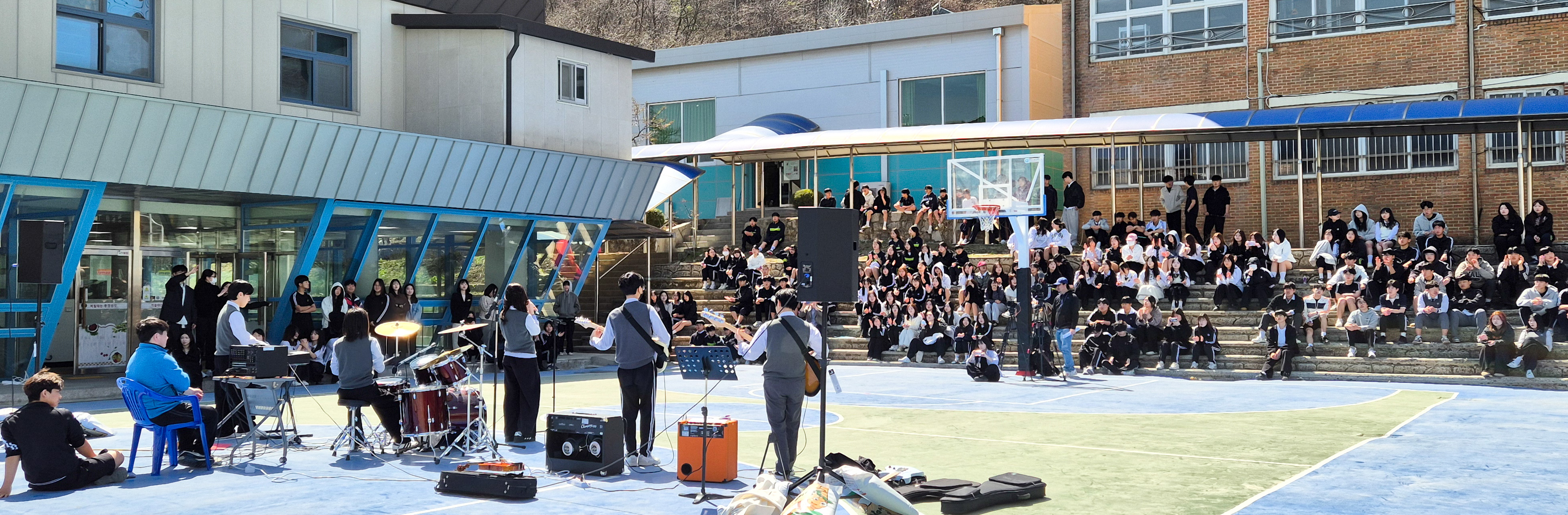 “공부도, 열정도, 끼도 만점”... 조종고, ‘봄날의 버스킹’펼쳐2 이미지