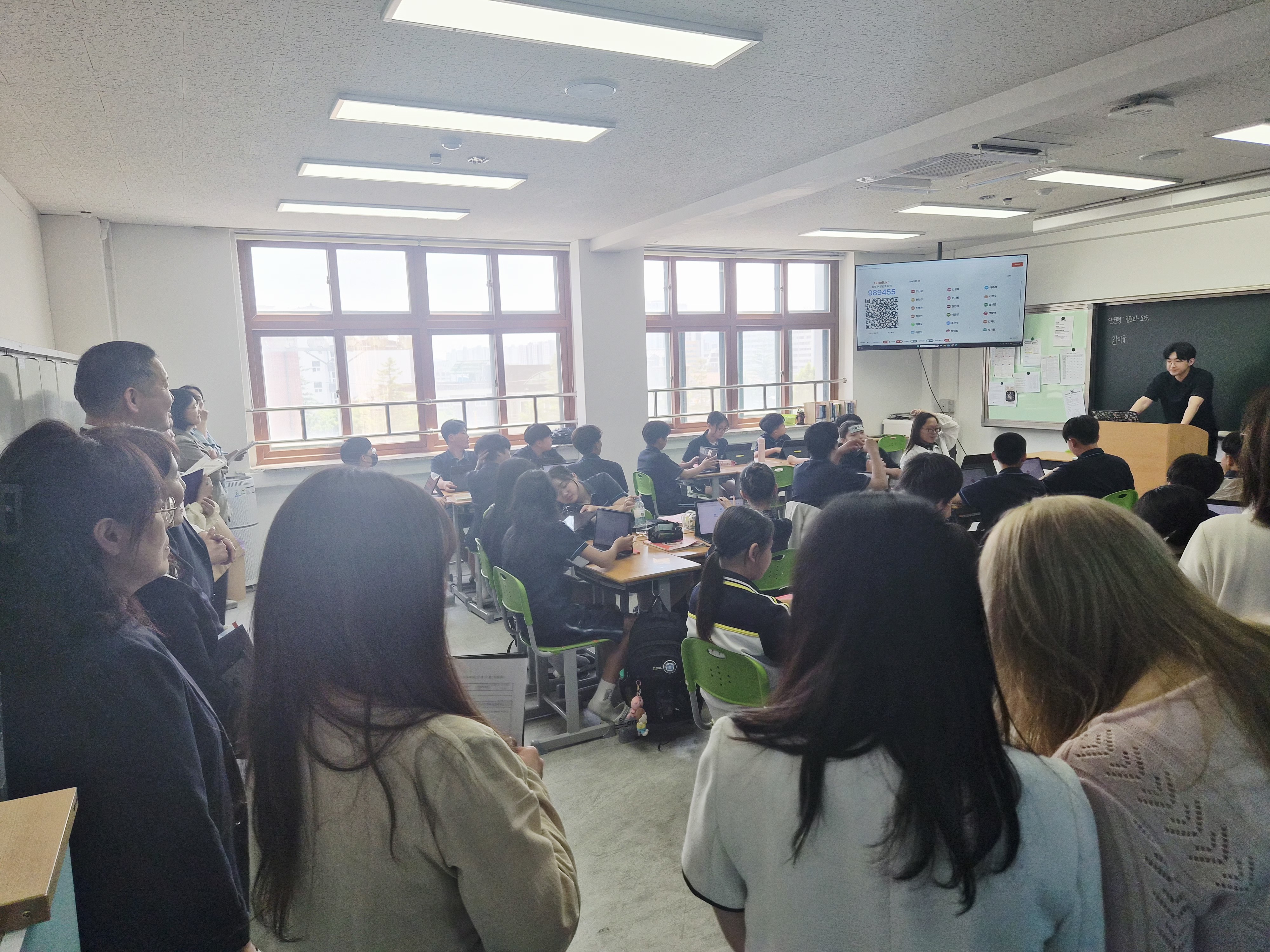 이천교육지원청, 설봉중 ‘하이러닝 연구학교 공개수업의 날’ 지원1 이미지
