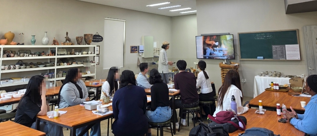 이천교육지원청, ‘2026 지역 맞춤형 외국어교육 활성화 워크숍’ 개최3 이미지