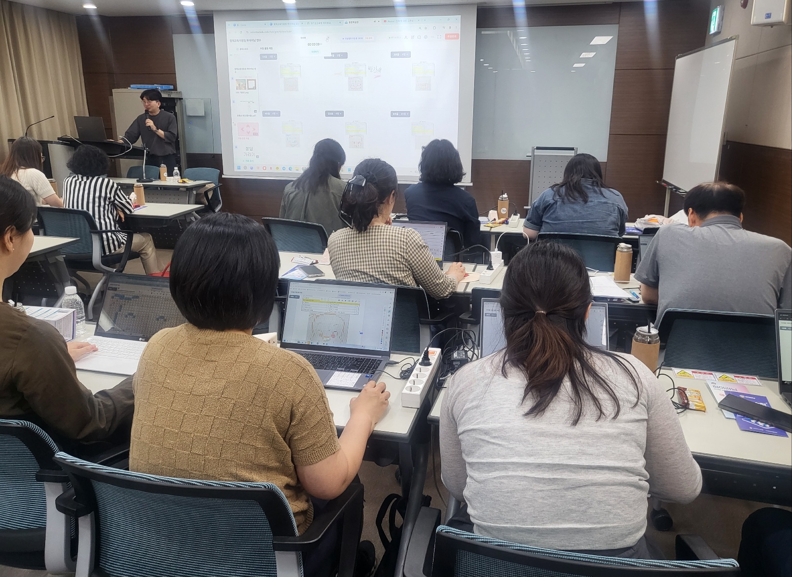 하이러닝 첫걸음 함께하기 평택교육지원청, 디지털 기반 수업 역량강화 연수 운영3 이미지