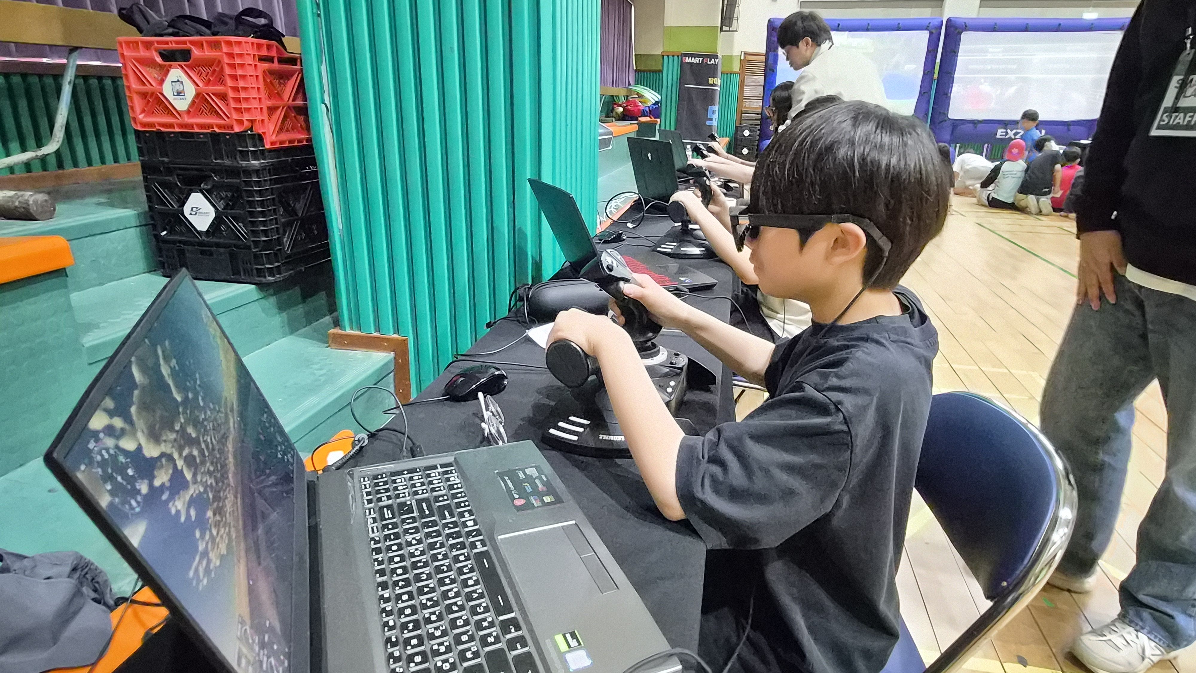 로봇 축구부터 비행 시뮬레이션까지!   양평동초 AI 페스티벌 열기 가득3 이미지