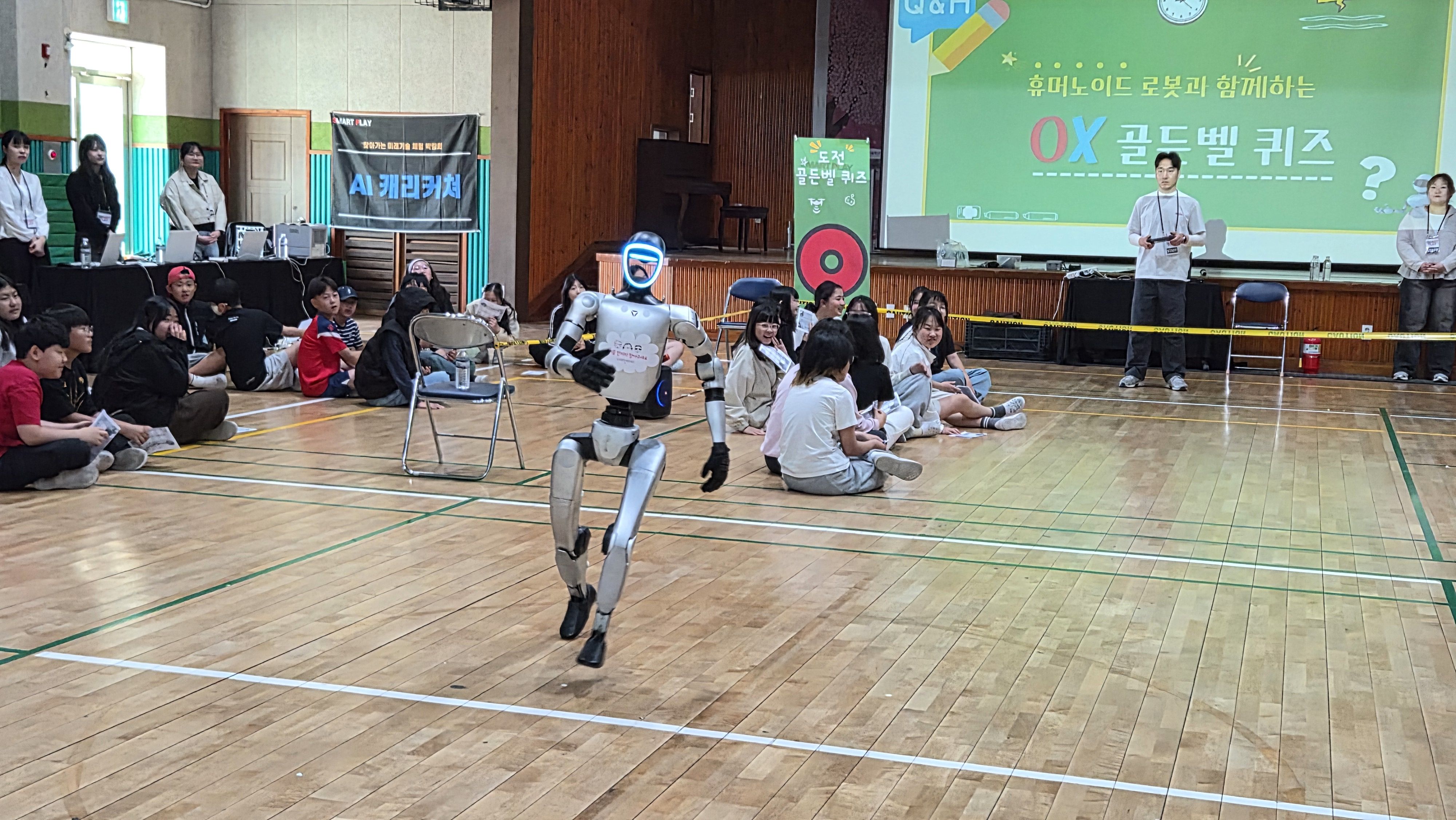 로봇 축구부터 비행 시뮬레이션까지!   양평동초 AI 페스티벌 열기 가득2 이미지