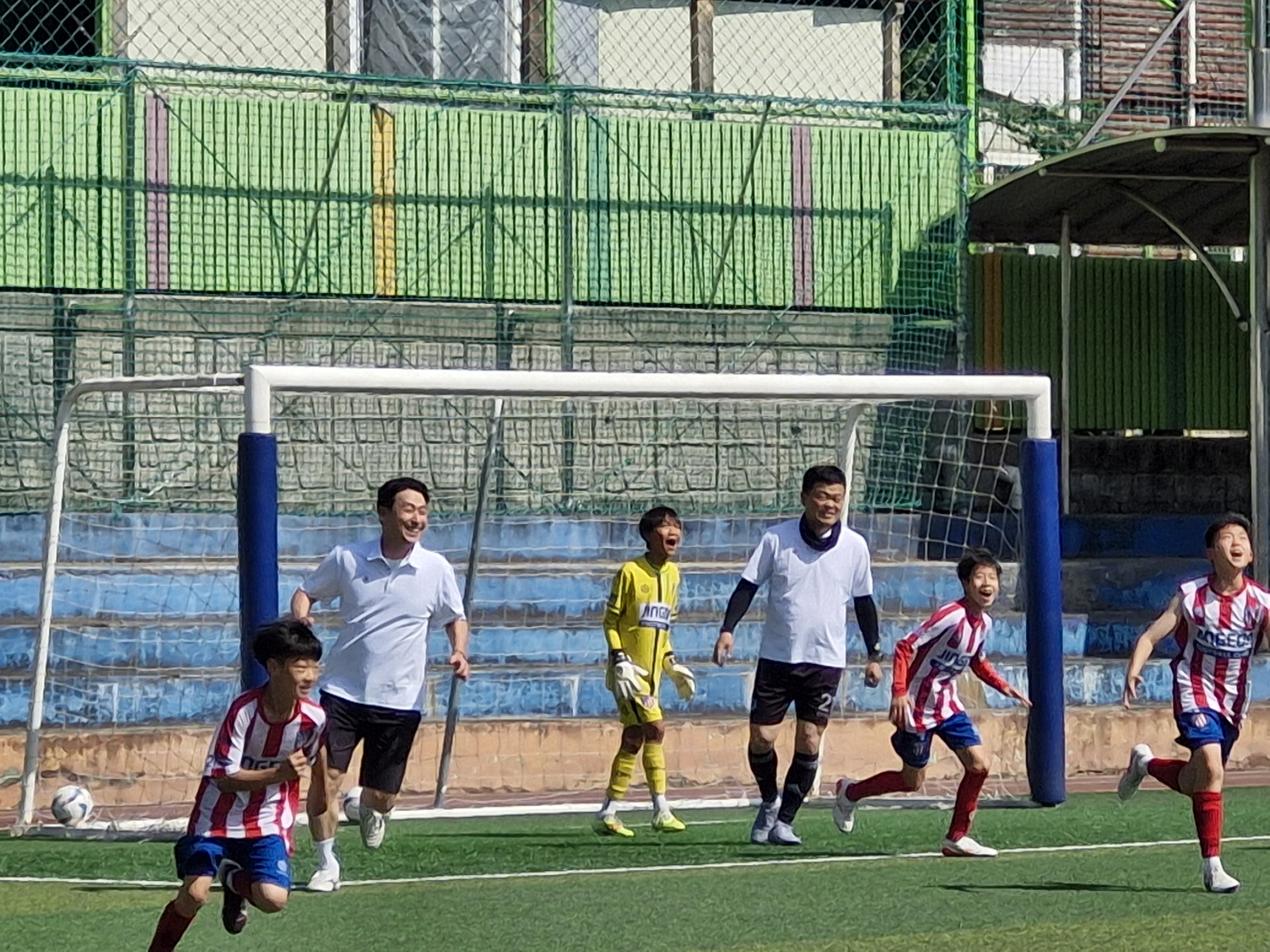 ‘운동장에서 하나 된 스승과 제자’ 진건초, 제45회 스승의 날 기념 사제동행 축구 경기 개최3 이미지
