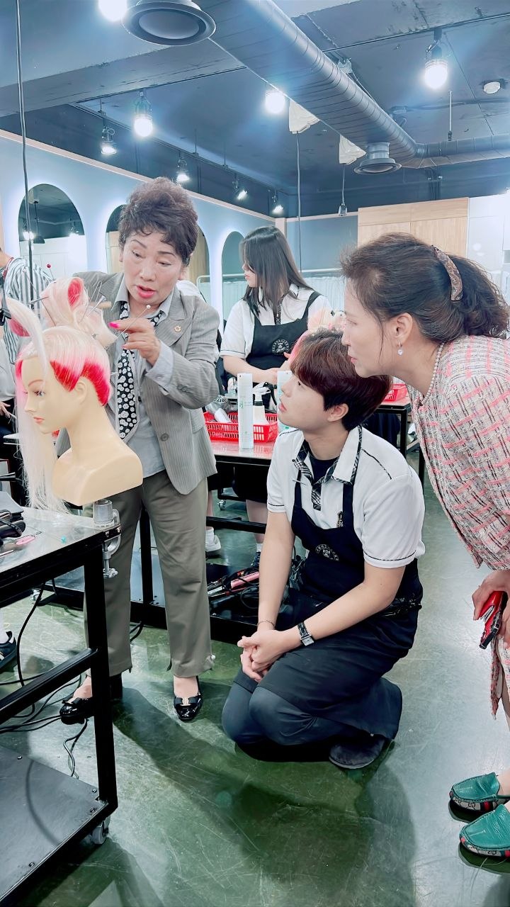 경기 직업계고 수업은 ‘진짜 직업교육’, 명장과 ‘K-뷰티 캡스톤디자인’ 수업 성료2 이미지