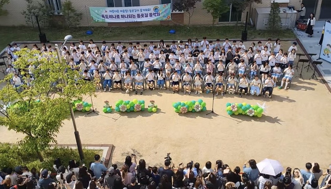 고산초등학교,“백일 기념 독도리나 등굣길 음악회”3 이미지