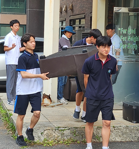 경기도 교육공동체가 함께 만든 희망 교실… 안산동산고 학생들, 라오스 학교 개교 지원 나서6 이미지