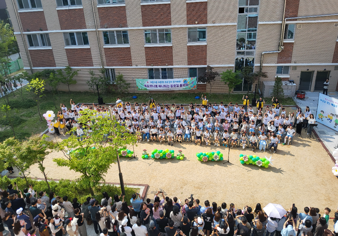 고산초등학교,“백일 기념 독도리나 등굣길 음악회”2 이미지