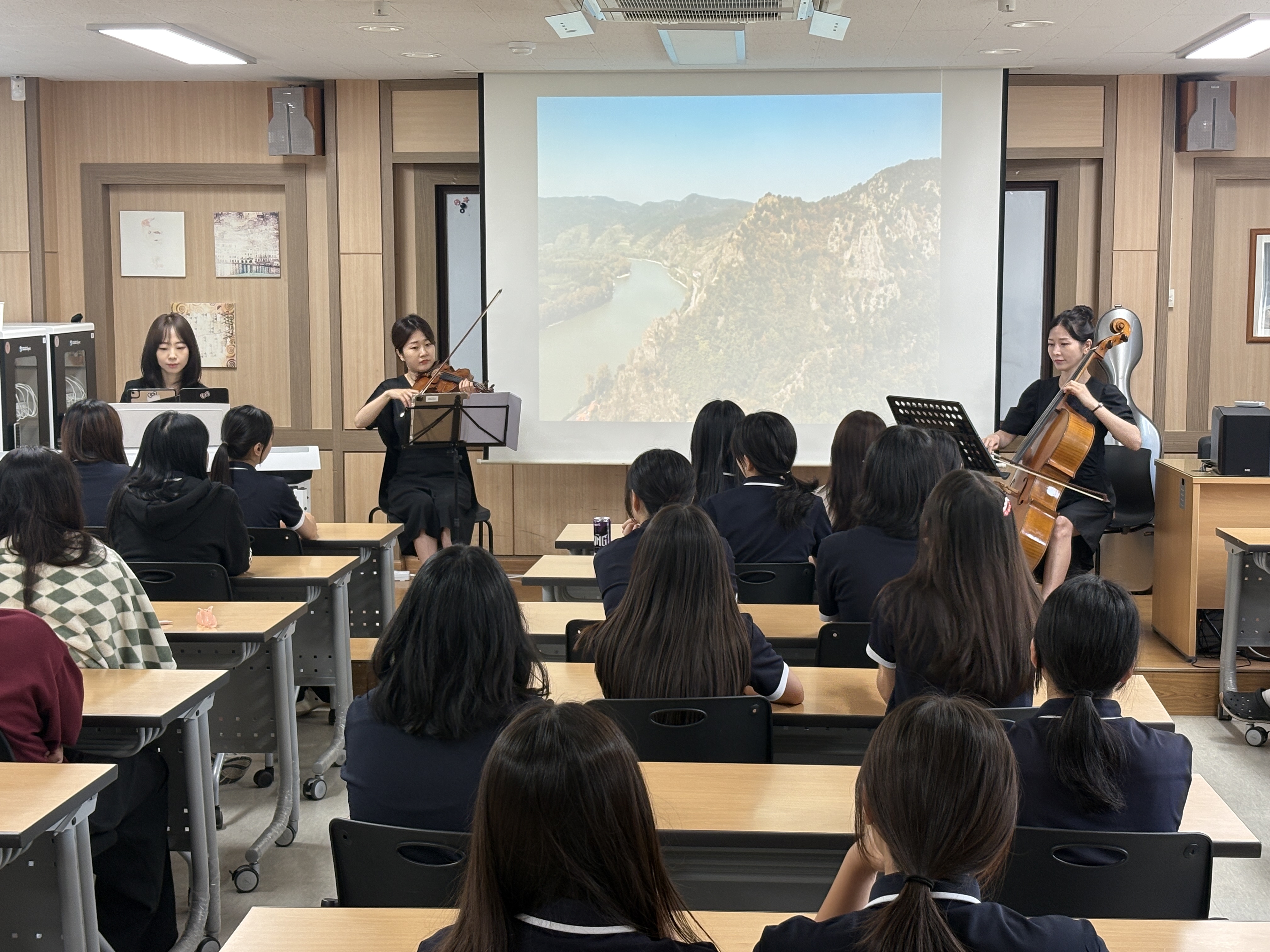 “학교가 문화예술 공연장이 되다”... 양평교육지원청, 교육과정 연계 예술교육「양평곡곡 찾아가는 음악회」운영2 이미지