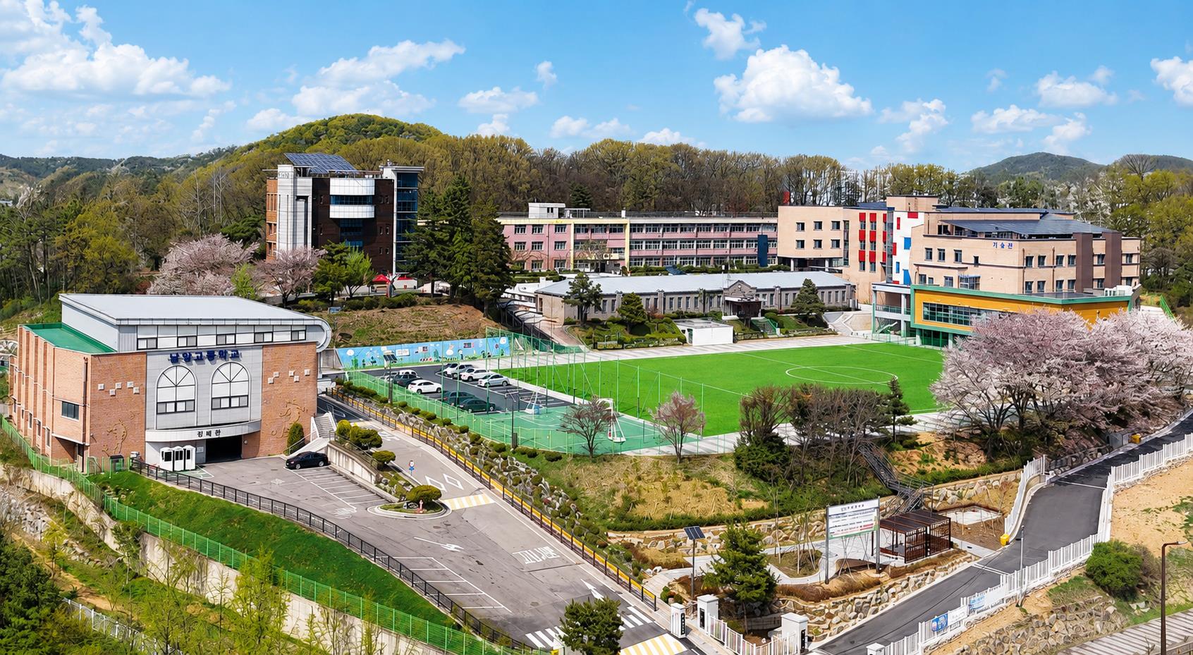 “화성오산교육지원청, 노후 운동장을 친환경 인조잔디 운동장으로 새롭게 탈바꿈”2 이미지