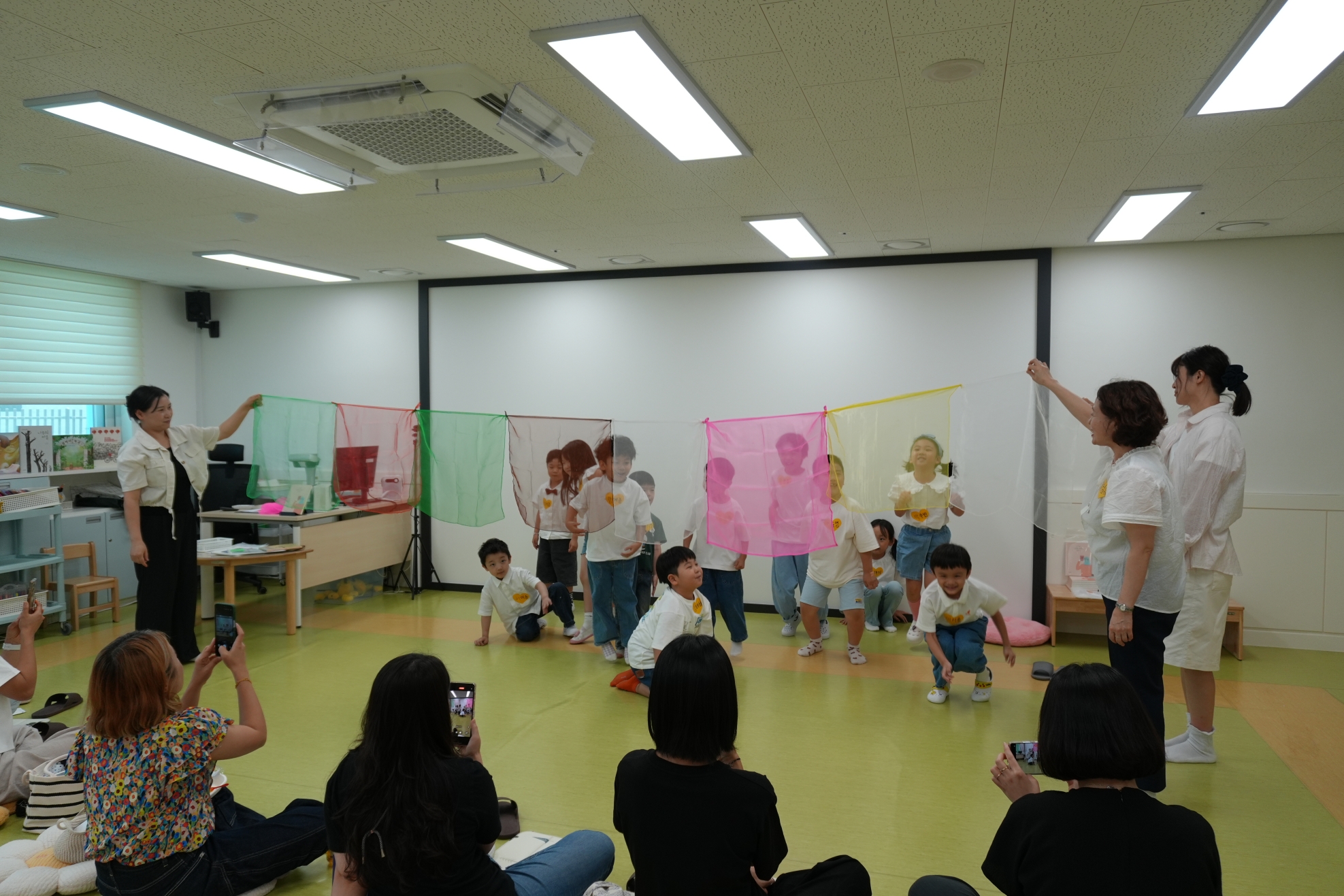 새말유치원, 그림책 작가와 함께 하는 두번째‘소통과 나눔의 그림책 이음놀이 교실Ⅱ(학부모, 유아 대상)’ 운영 ​3 이미지