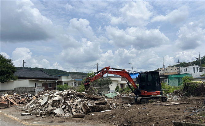 양평 지평초등학교, 무단점유(석면 유해환경) 건물 철거로 공유재산 관리 정상화4 이미지