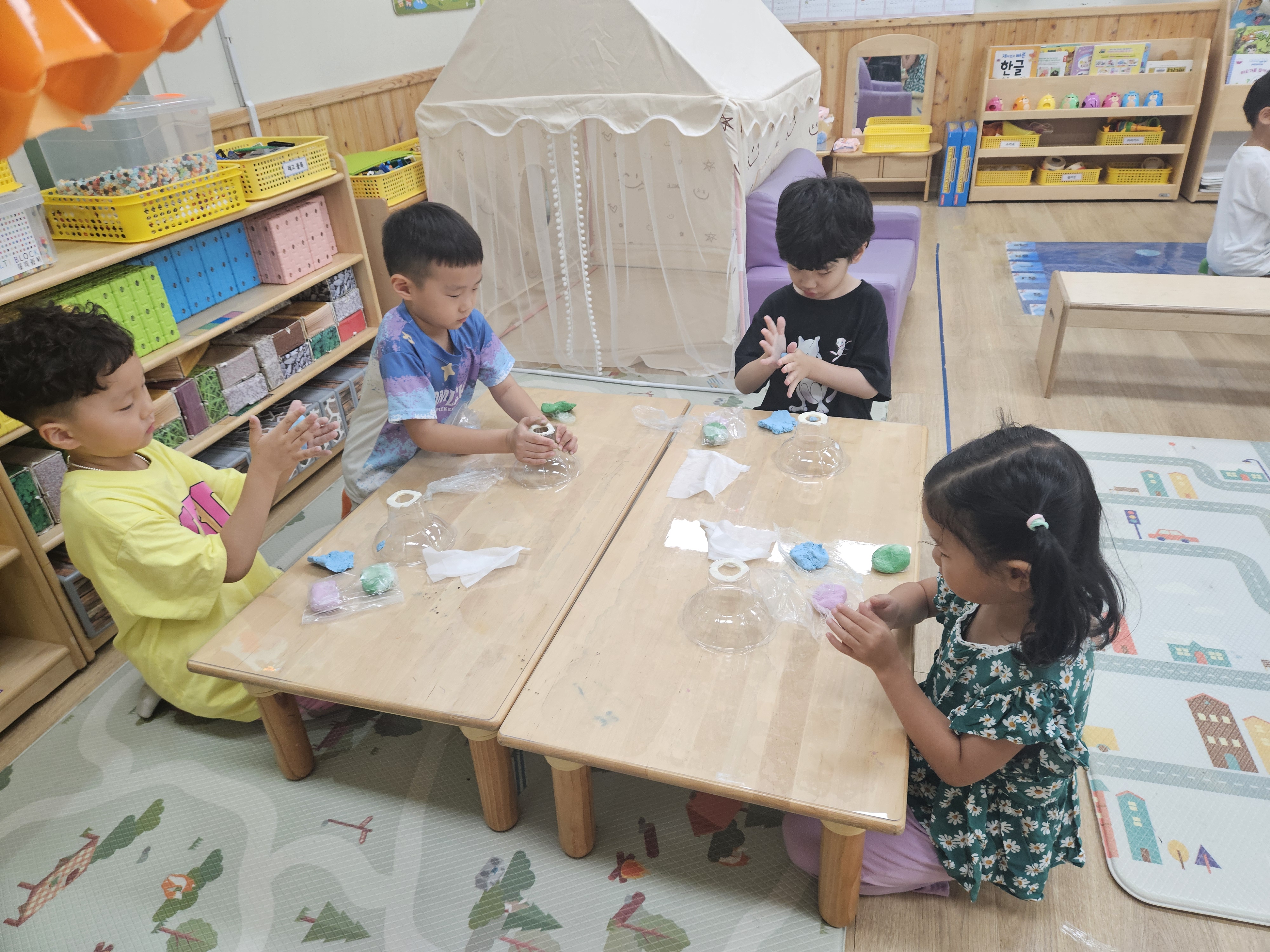 군문유치원 ‘파쇄지 전등과 북극곰 비누’만들며 초록지구 만들기 동참2 이미지