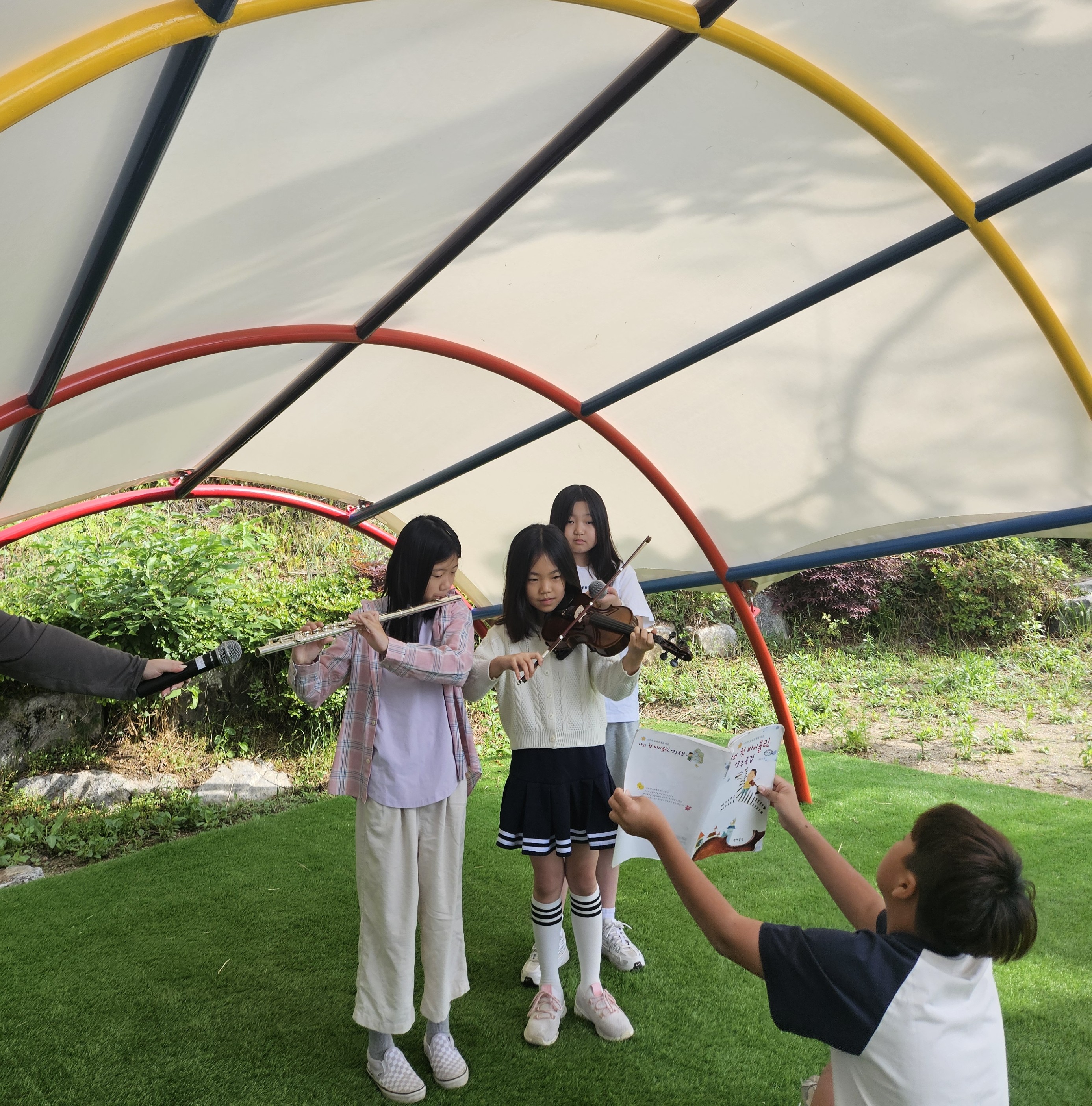 “끼와 재능, 등굣길을 밝히다!” 양평 강상초, 학생 주도 ‘강상예술터 학생발표회’ 개최4 이미지