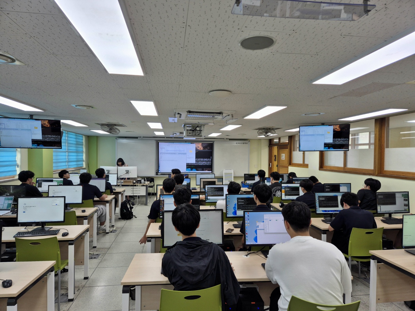 이천교육지원청, AI 중점학교 공개수업 지원으로 미래교육 모델 확산2 이미지