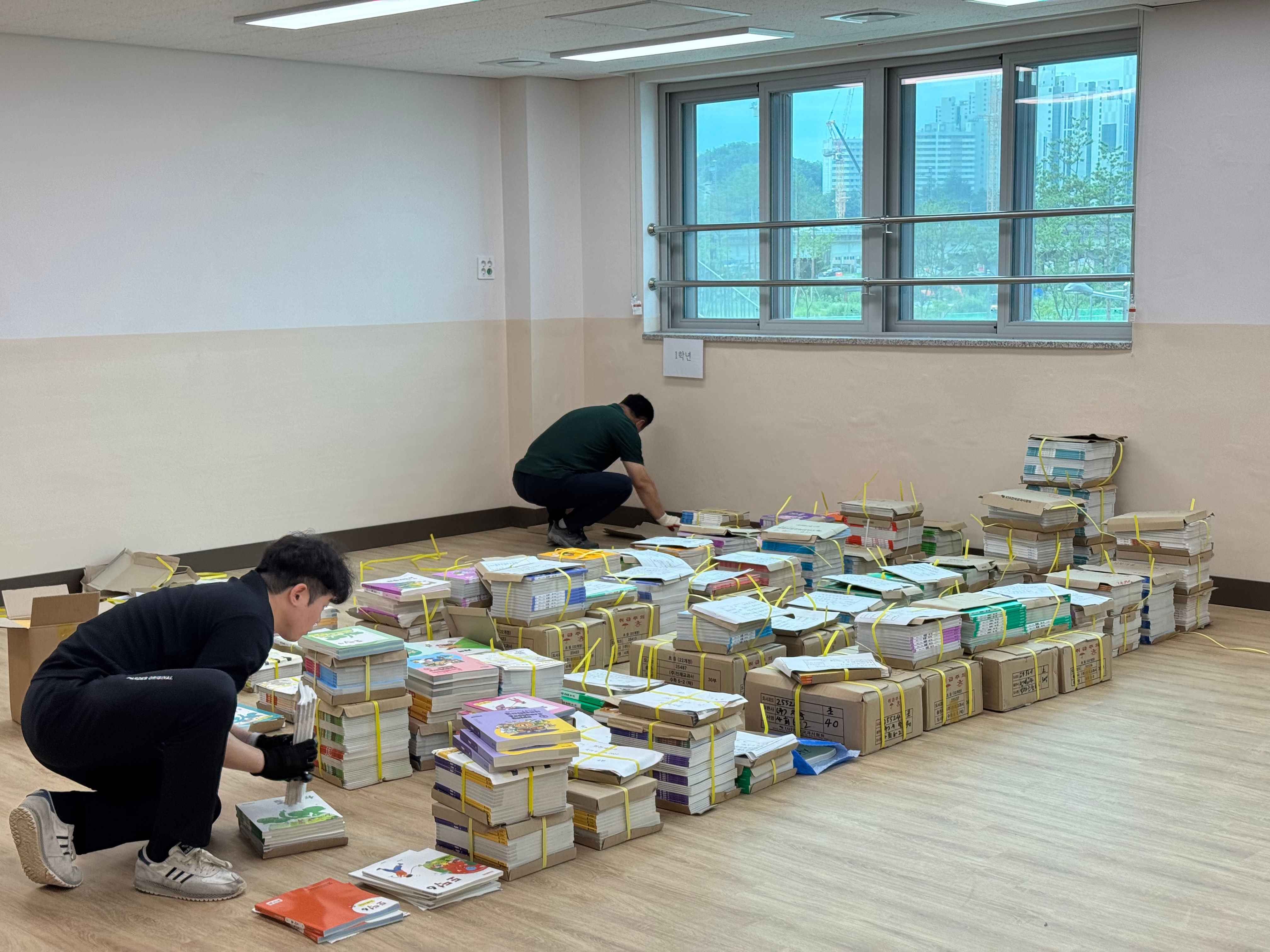 동두천양주교육지원청, 9월 개교 회천새봄초 포함 14개교에 개학 전 교과용도서 배부 지원2 이미지