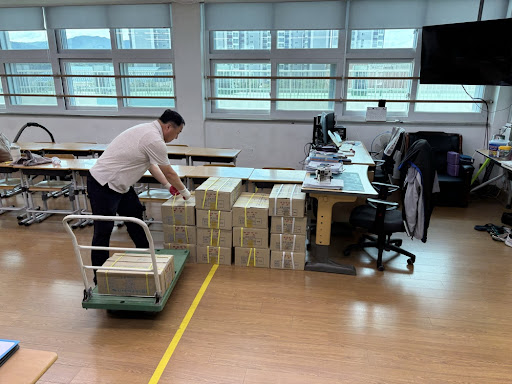 연천교육지원청, 2학기 개학 대비 ‘교과서 배부 지원’ 완료… 교육 전념 환경 조성2 이미지