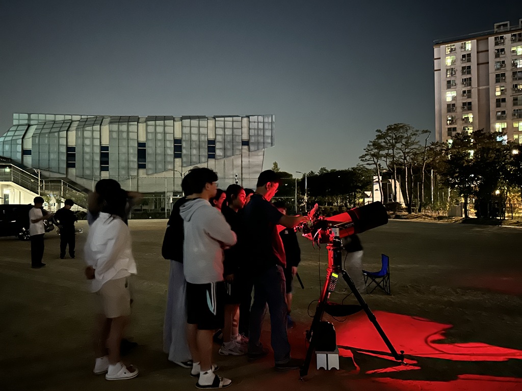 수원교육지원청, 「수원의 밤, 학교의 벽을 넘어 별을 만나다 」 수원 천체관측 페스타5 이미지